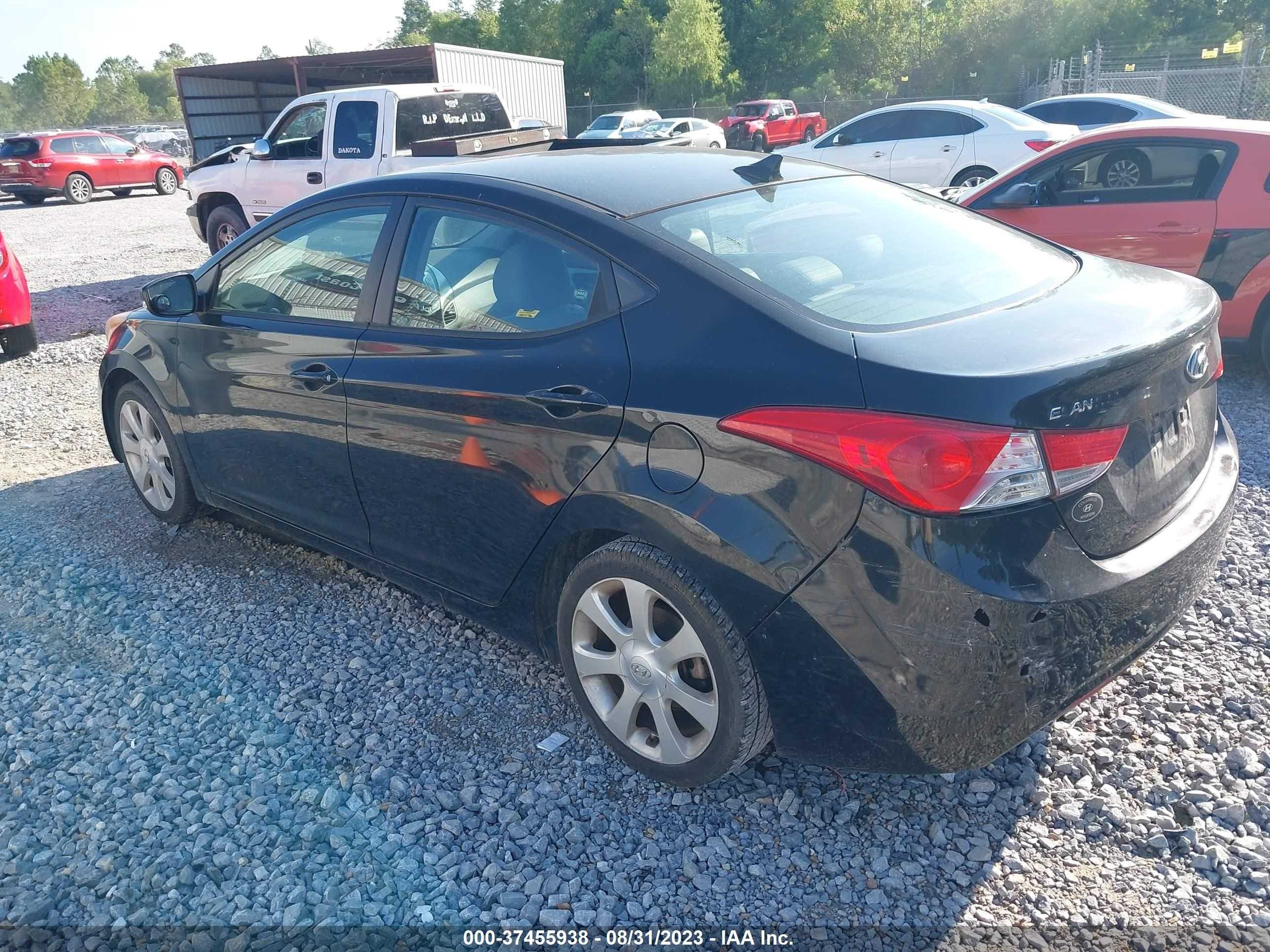 Photo 2 VIN: KMHDH4AEXBU125915 - HYUNDAI ELANTRA 