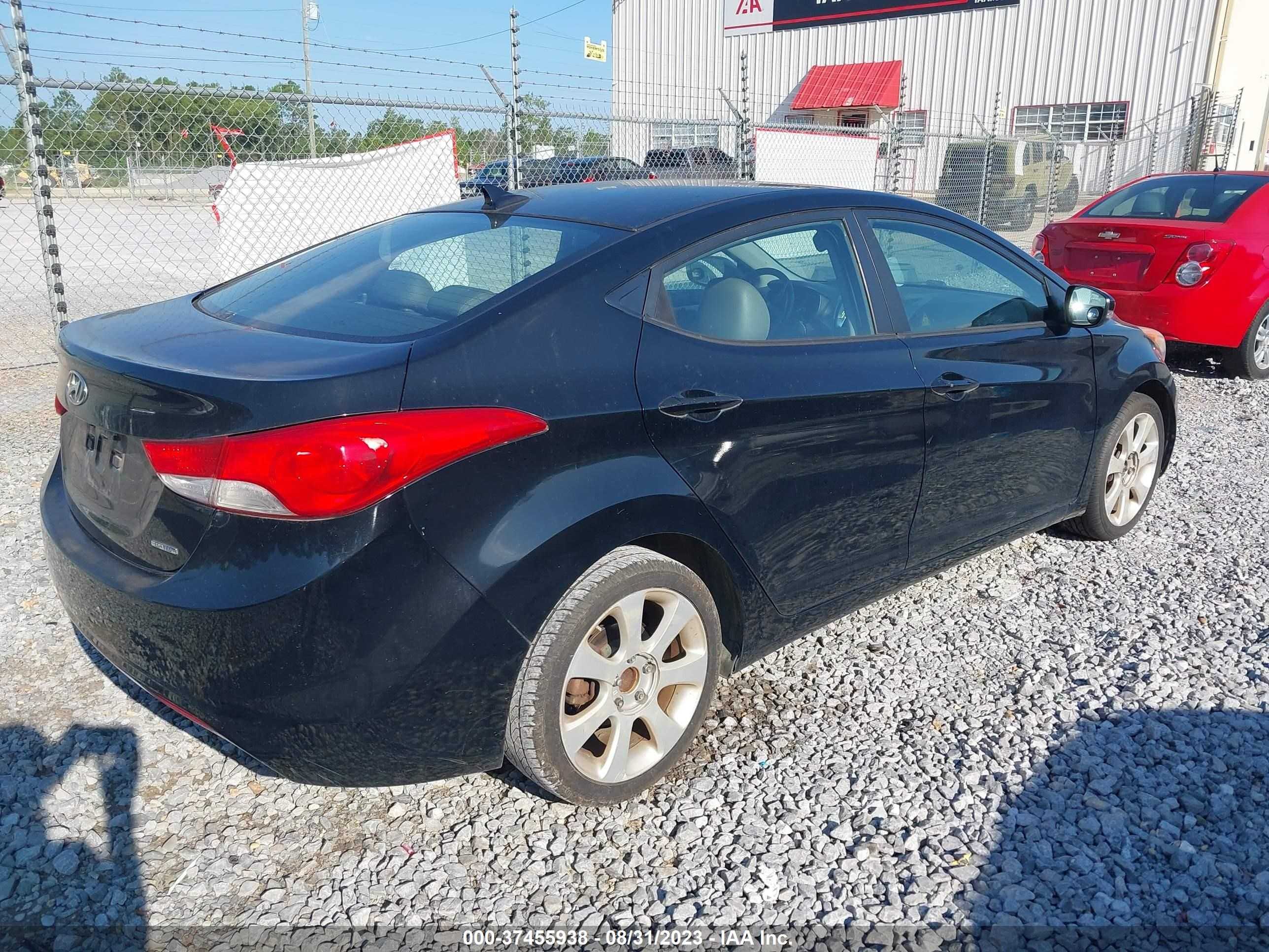 Photo 3 VIN: KMHDH4AEXBU125915 - HYUNDAI ELANTRA 