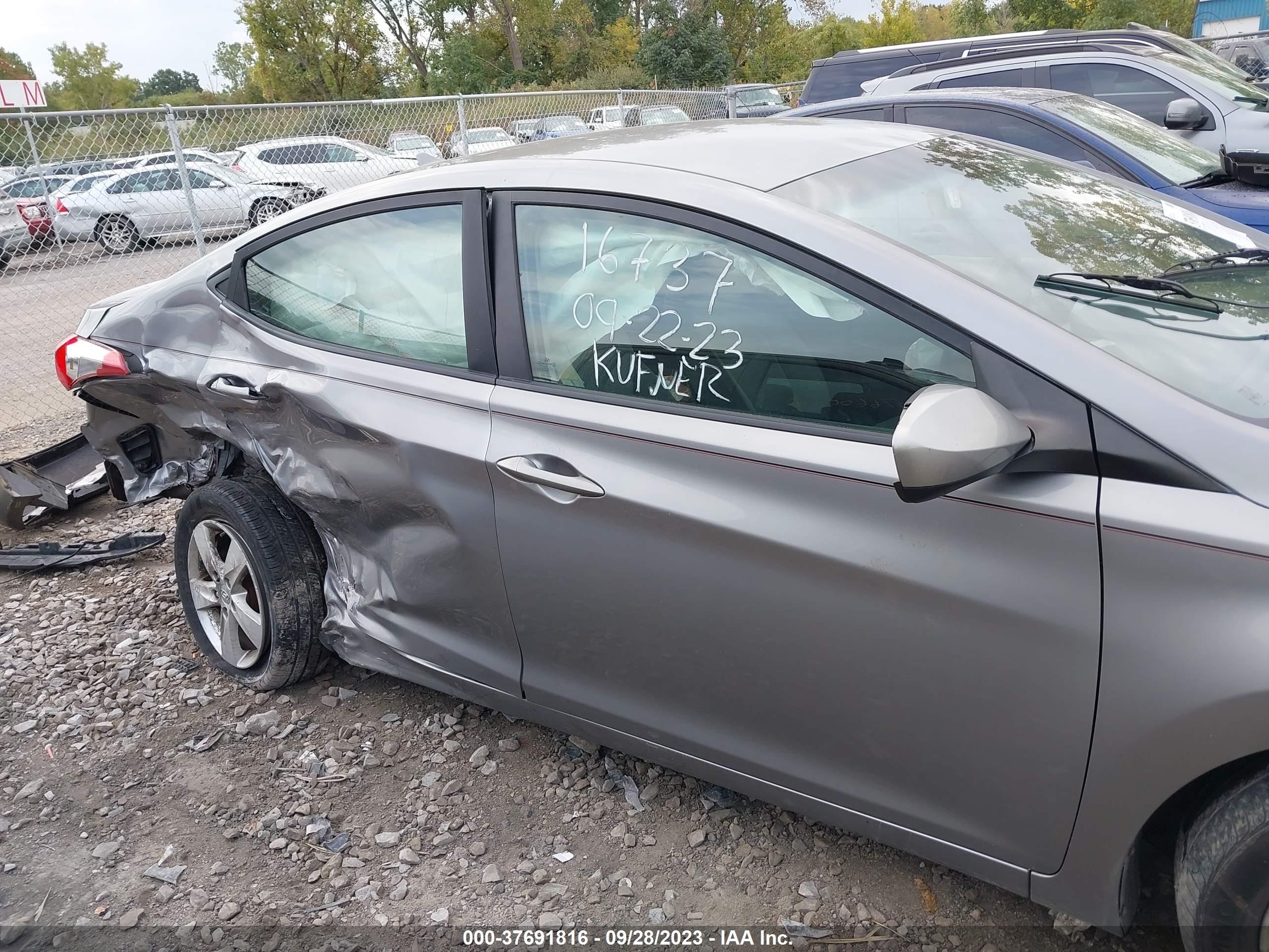 Photo 13 VIN: KMHDH4AEXBU131665 - HYUNDAI ELANTRA 