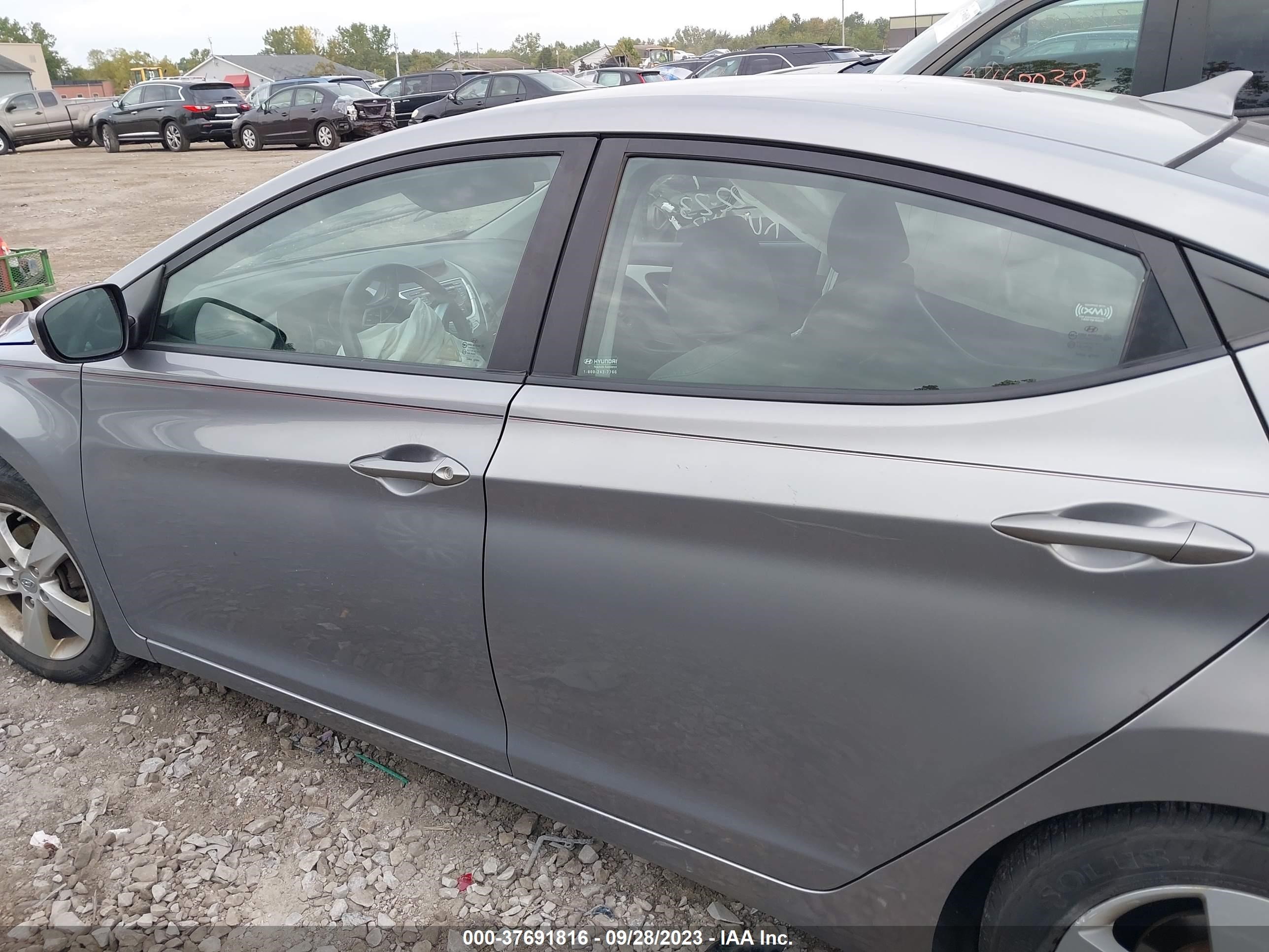 Photo 14 VIN: KMHDH4AEXBU131665 - HYUNDAI ELANTRA 