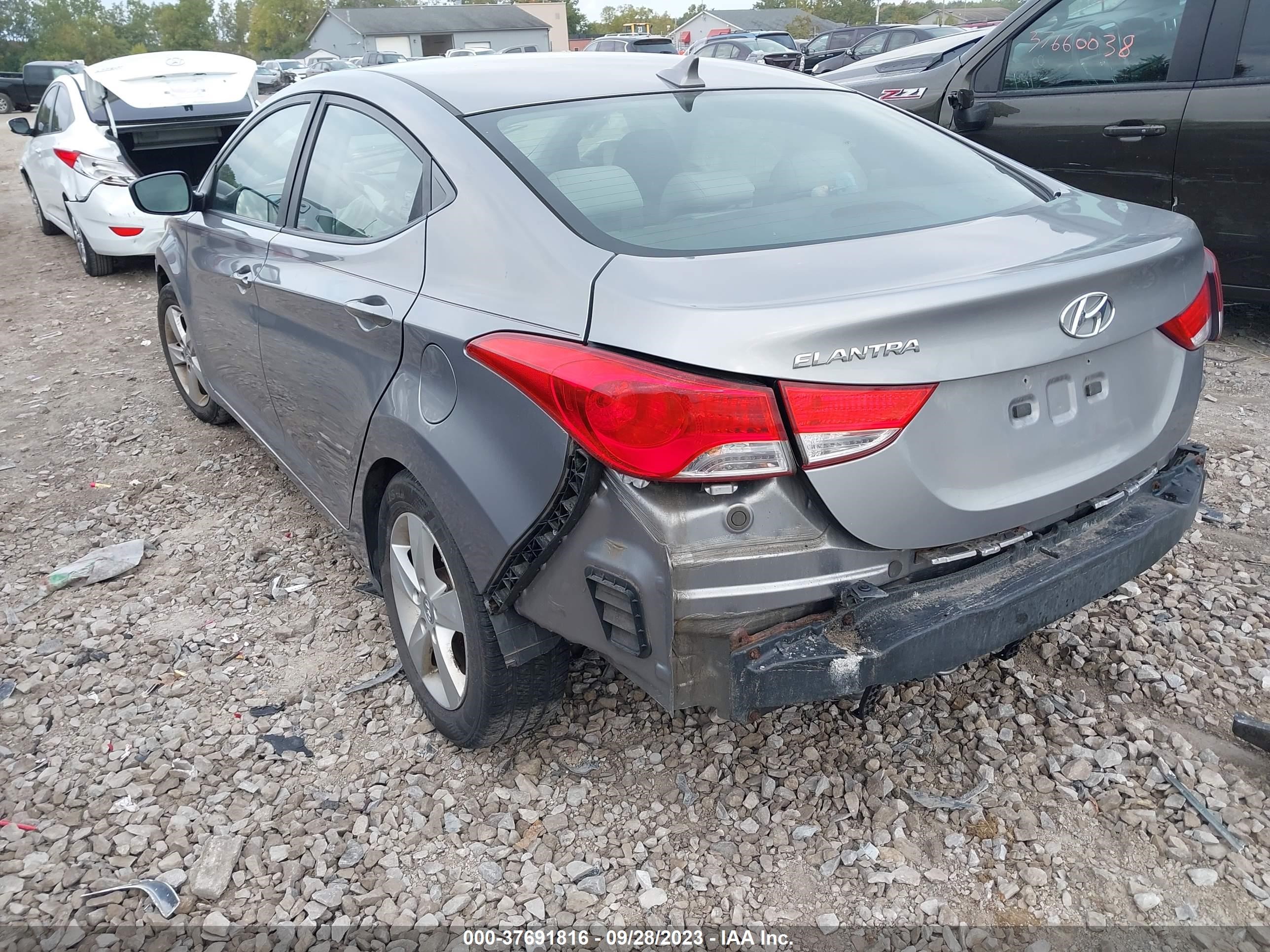 Photo 2 VIN: KMHDH4AEXBU131665 - HYUNDAI ELANTRA 