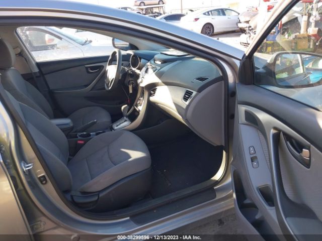 Photo 4 VIN: KMHDH4AEXCU210951 - HYUNDAI ELANTRA 