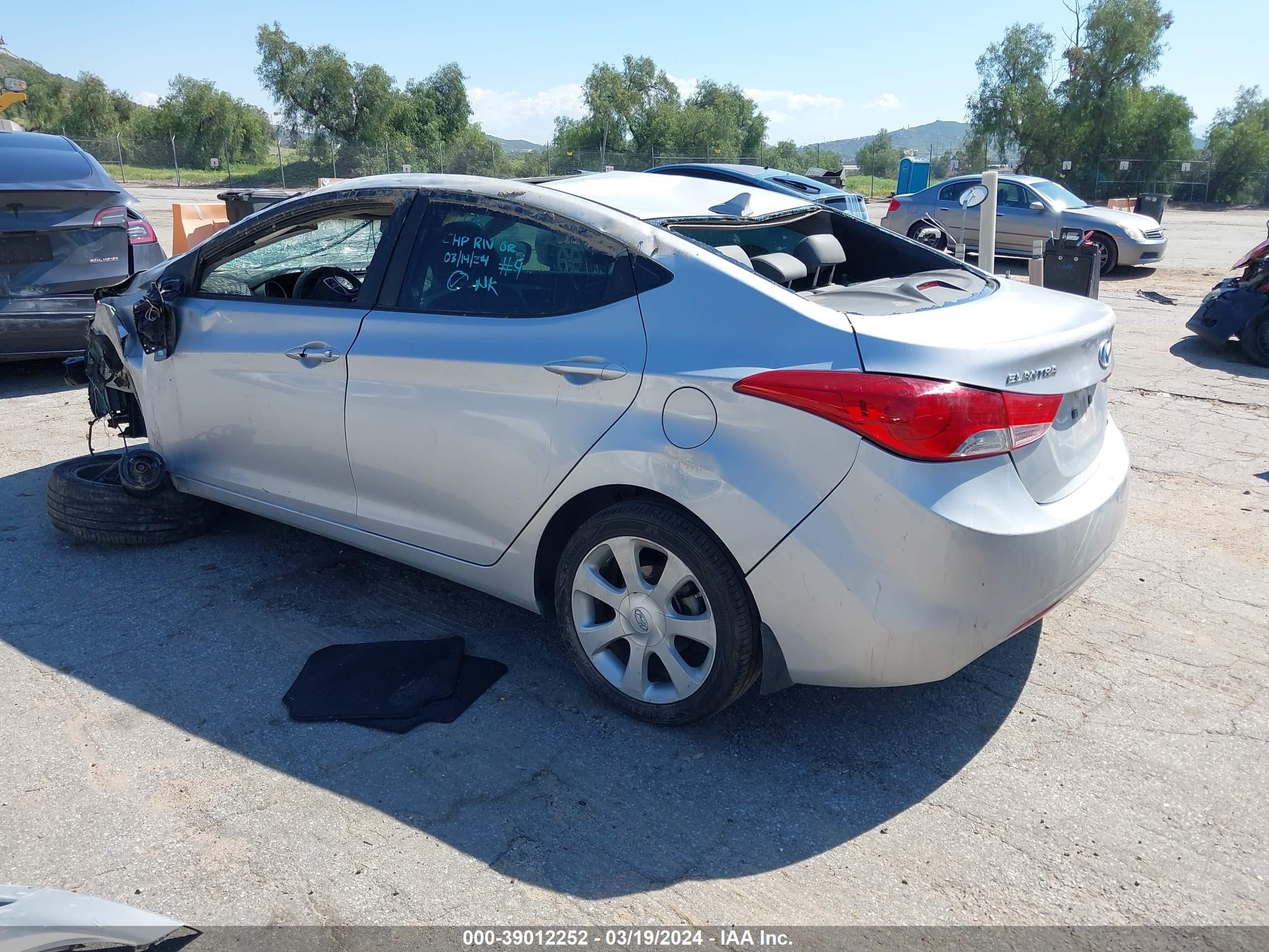 Photo 2 VIN: KMHDH4AEXDU486323 - HYUNDAI ELANTRA 