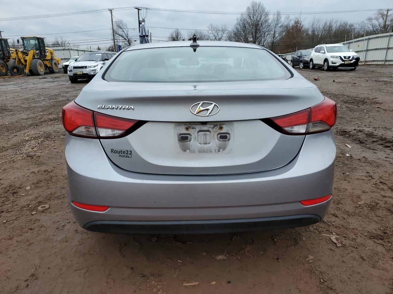 Photo 5 VIN: KMHDH4AEXFU420261 - HYUNDAI ELANTRA 