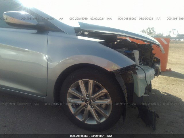 Photo 5 VIN: KMHDH4AEXFU421555 - HYUNDAI ELANTRA 