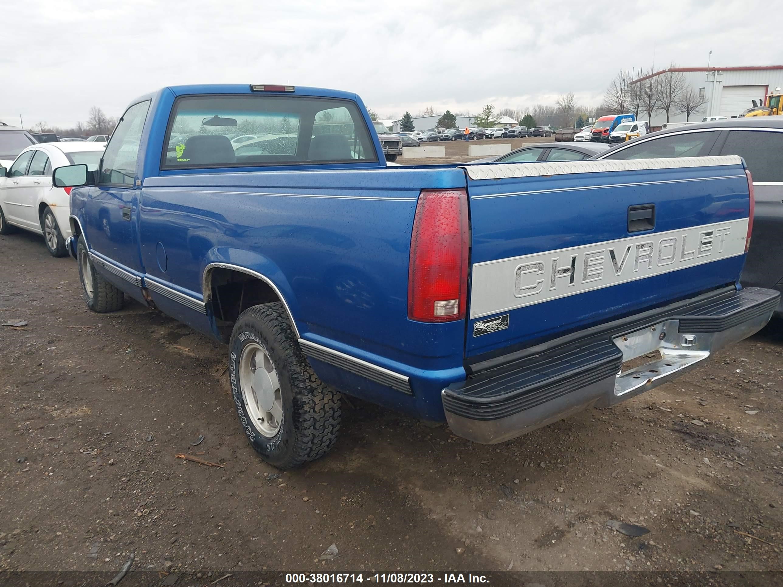 Photo 2 VIN: KMHDH4AEXGU480073 - CHEVROLET S-10 PICKUP 