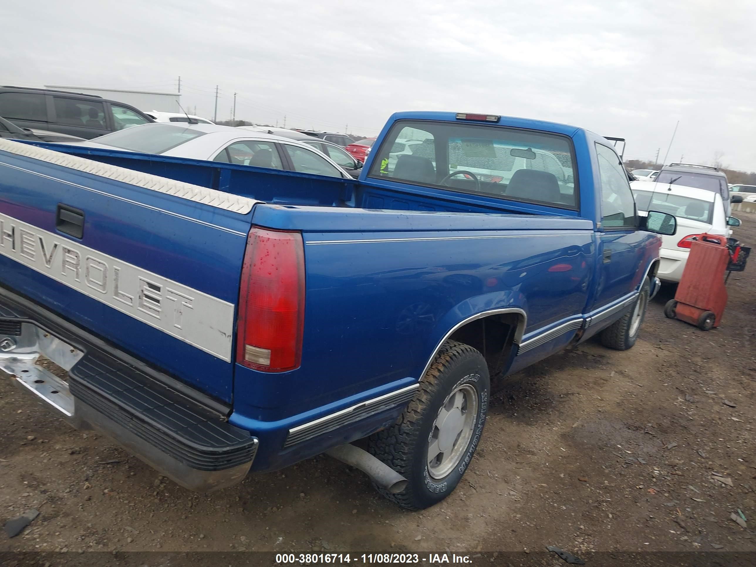 Photo 3 VIN: KMHDH4AEXGU480073 - CHEVROLET S-10 PICKUP 