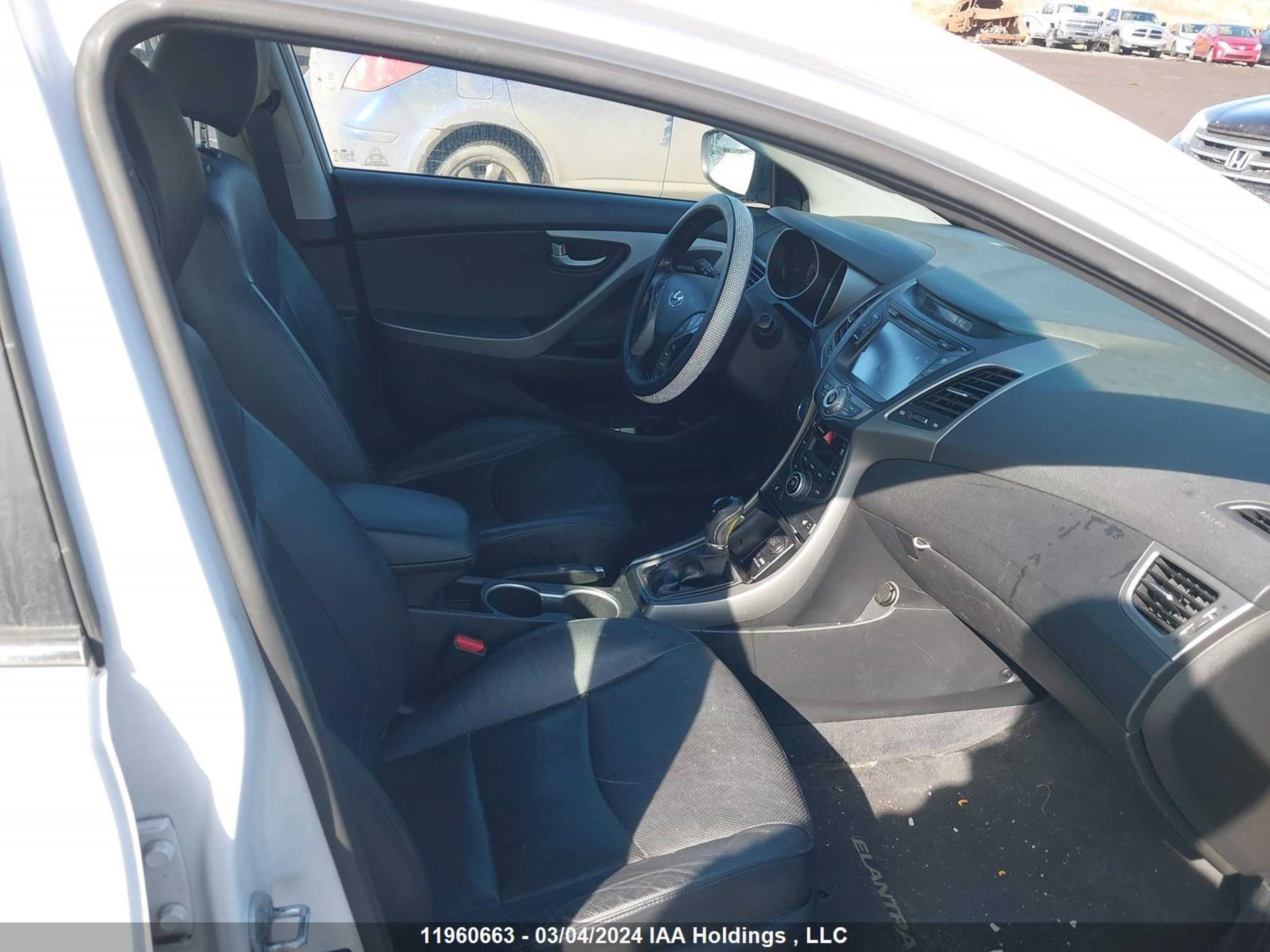 Photo 4 VIN: KMHDH4AH0EU216335 - HYUNDAI ELANTRA 