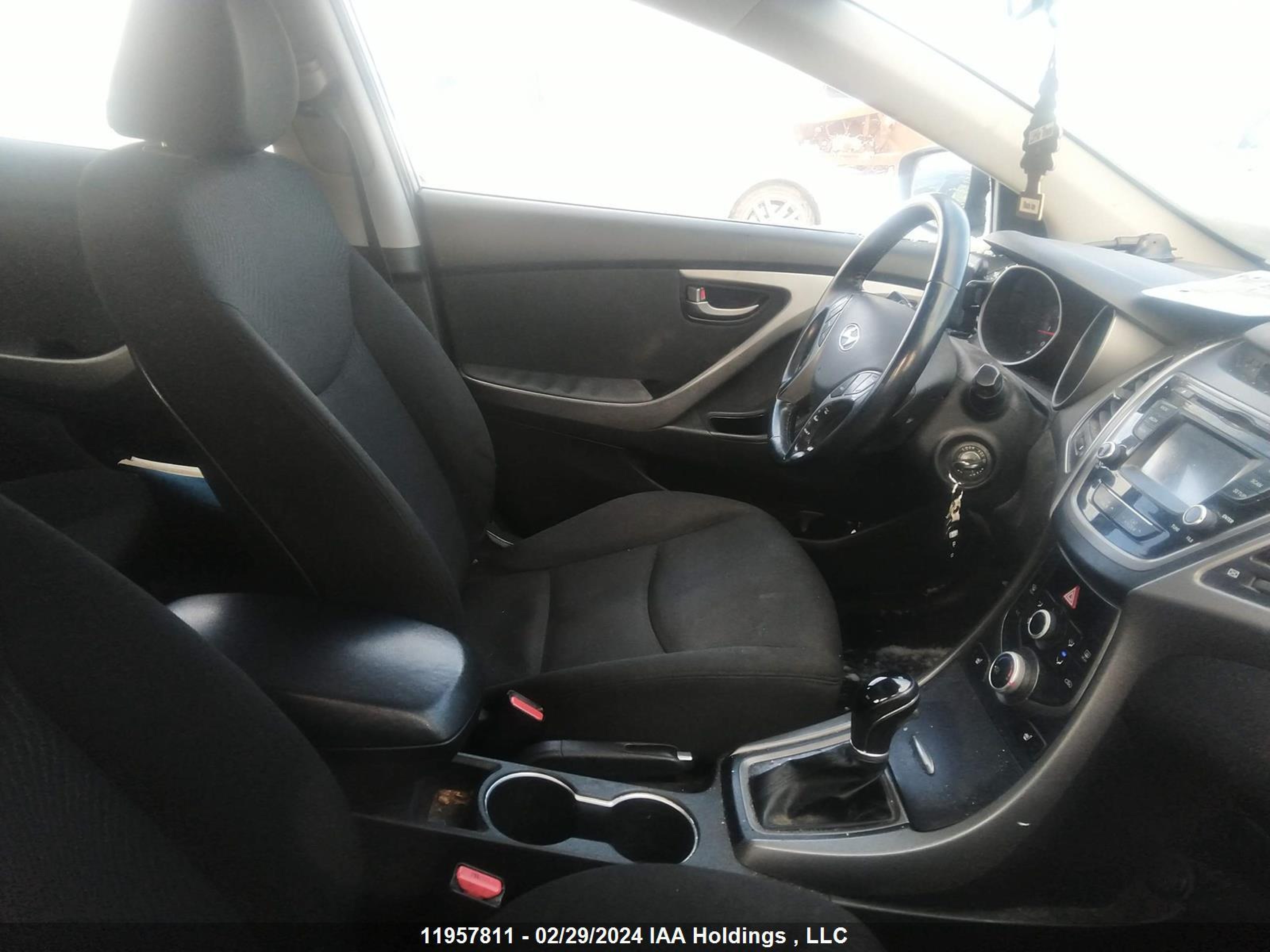 Photo 4 VIN: KMHDH4AH1FU409420 - HYUNDAI ELANTRA 