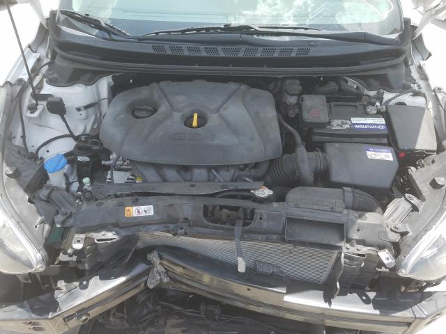 Photo 6 VIN: KMHDH4AH2FU229749 - HYUNDAI ELANTRA SE 