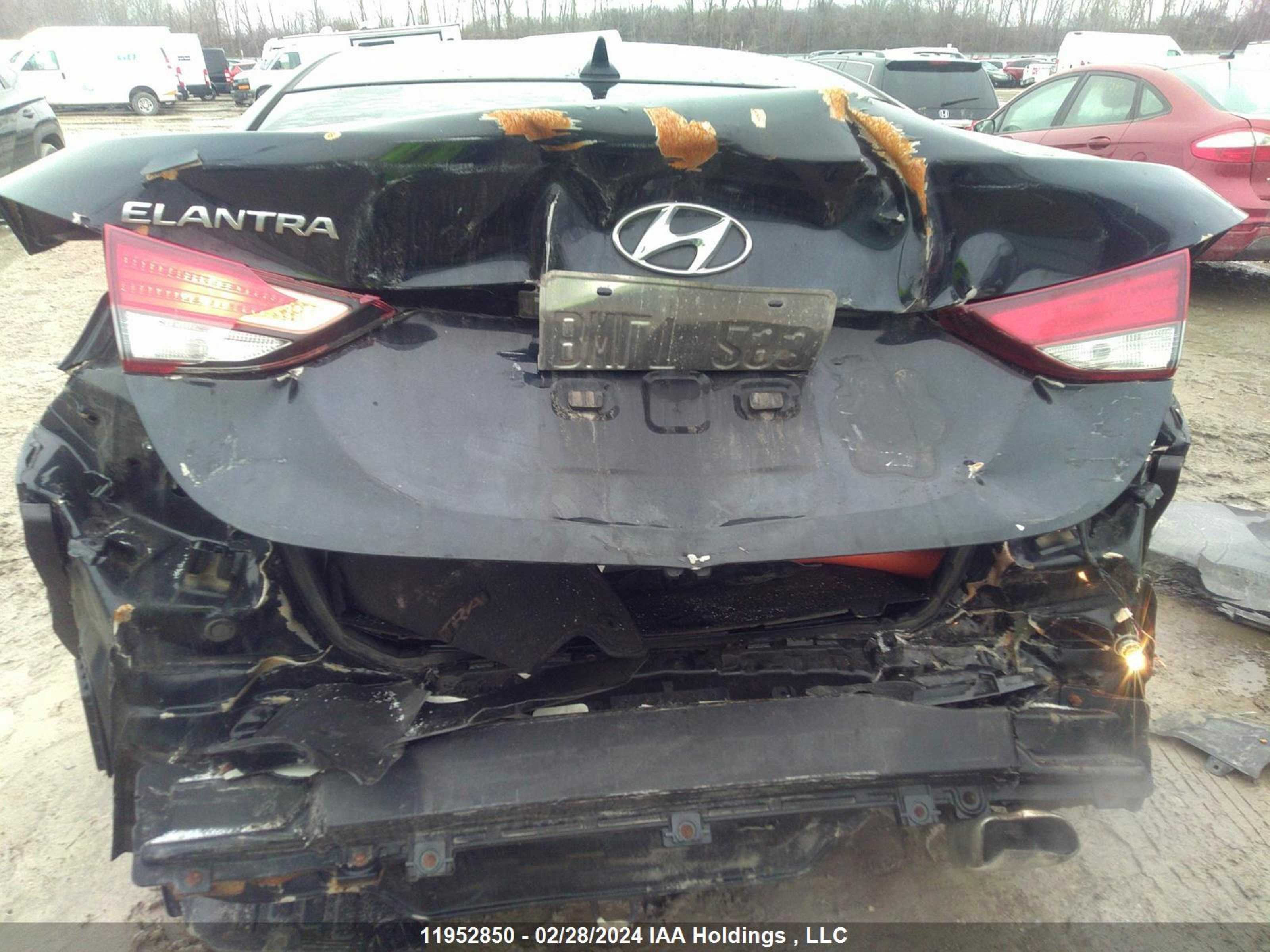 Photo 16 VIN: KMHDH4AH3FU383340 - HYUNDAI ELANTRA 