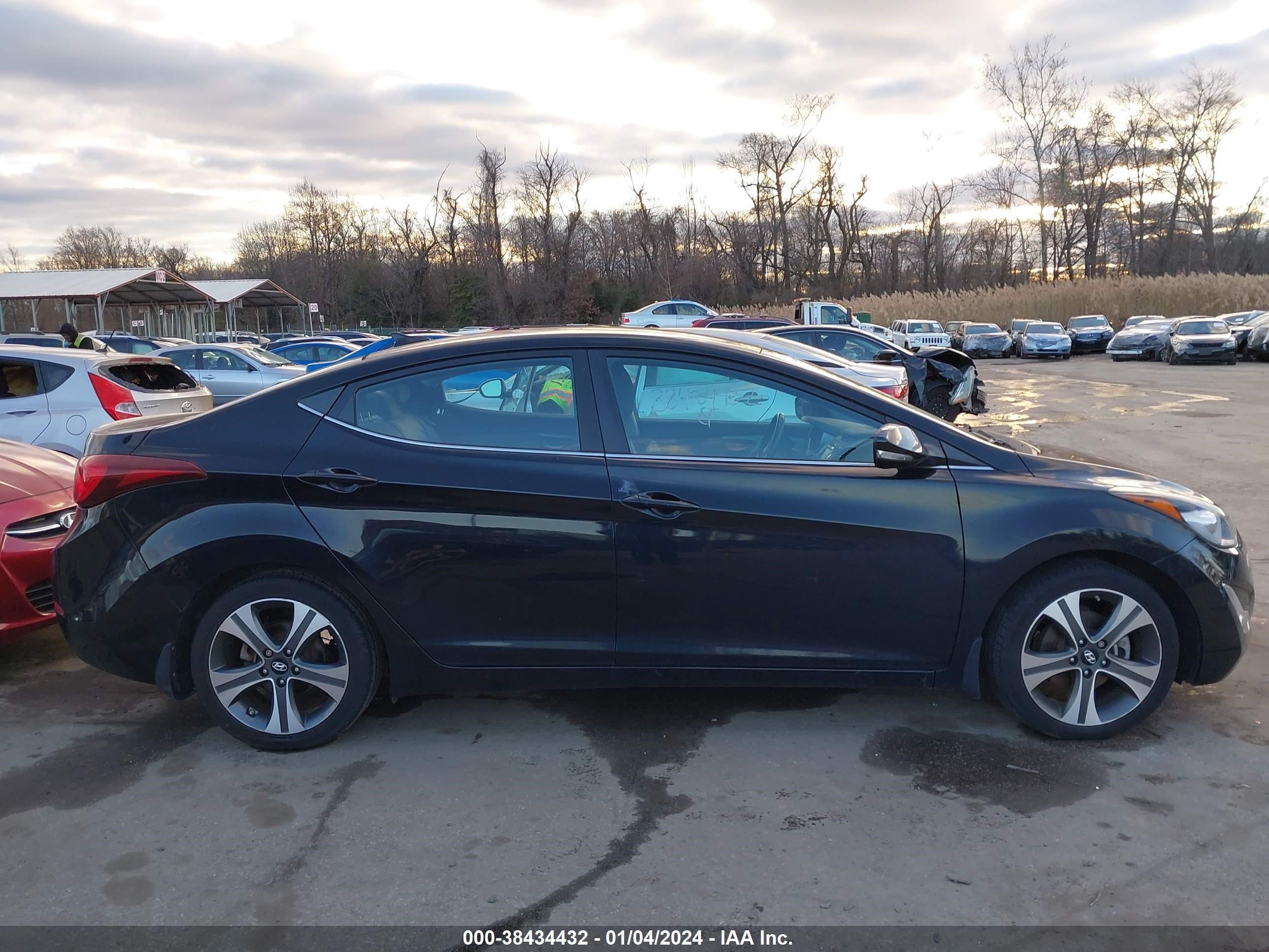 Photo 12 VIN: KMHDH4AH6GU617486 - HYUNDAI ELANTRA 