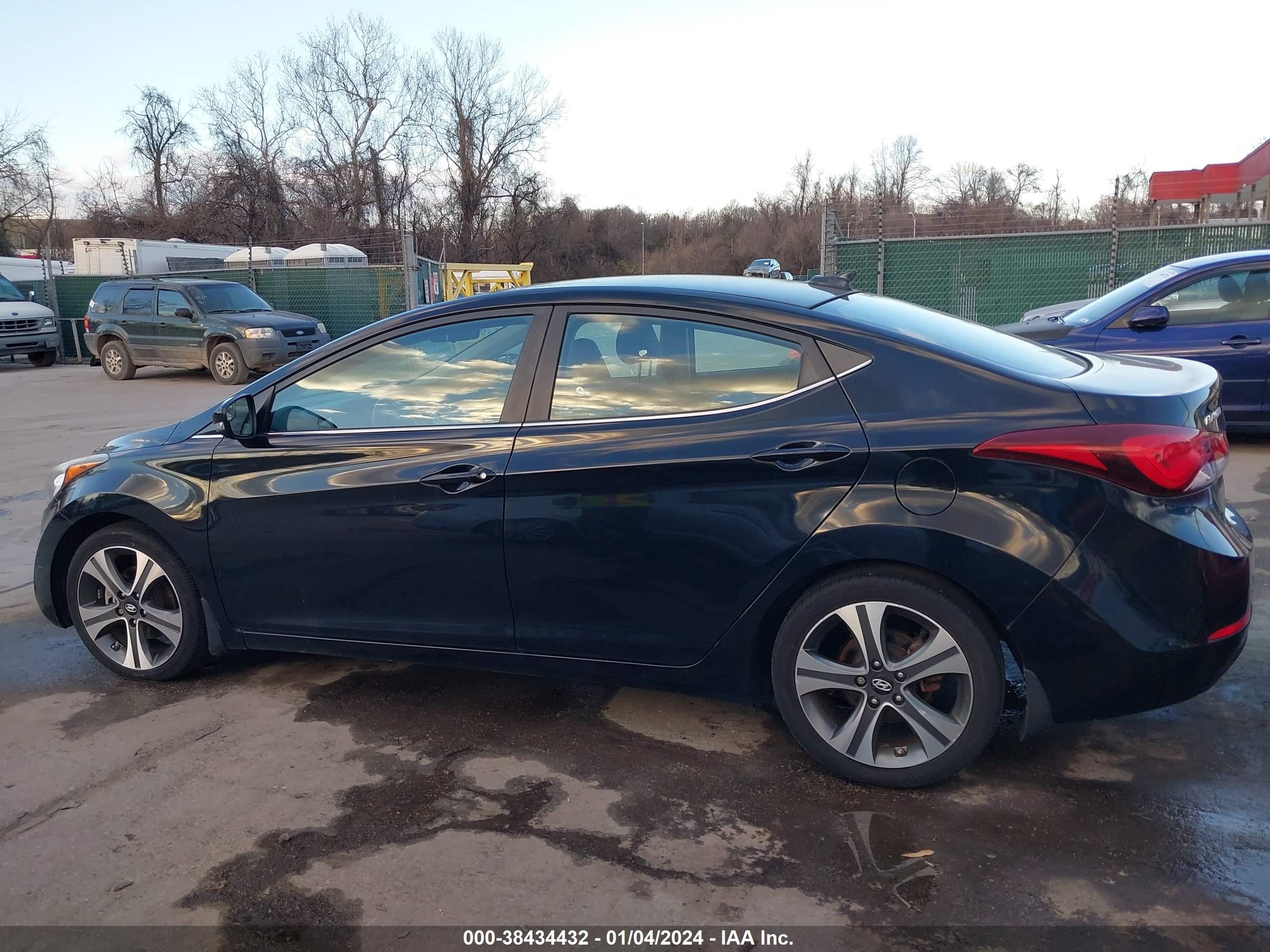 Photo 13 VIN: KMHDH4AH6GU617486 - HYUNDAI ELANTRA 