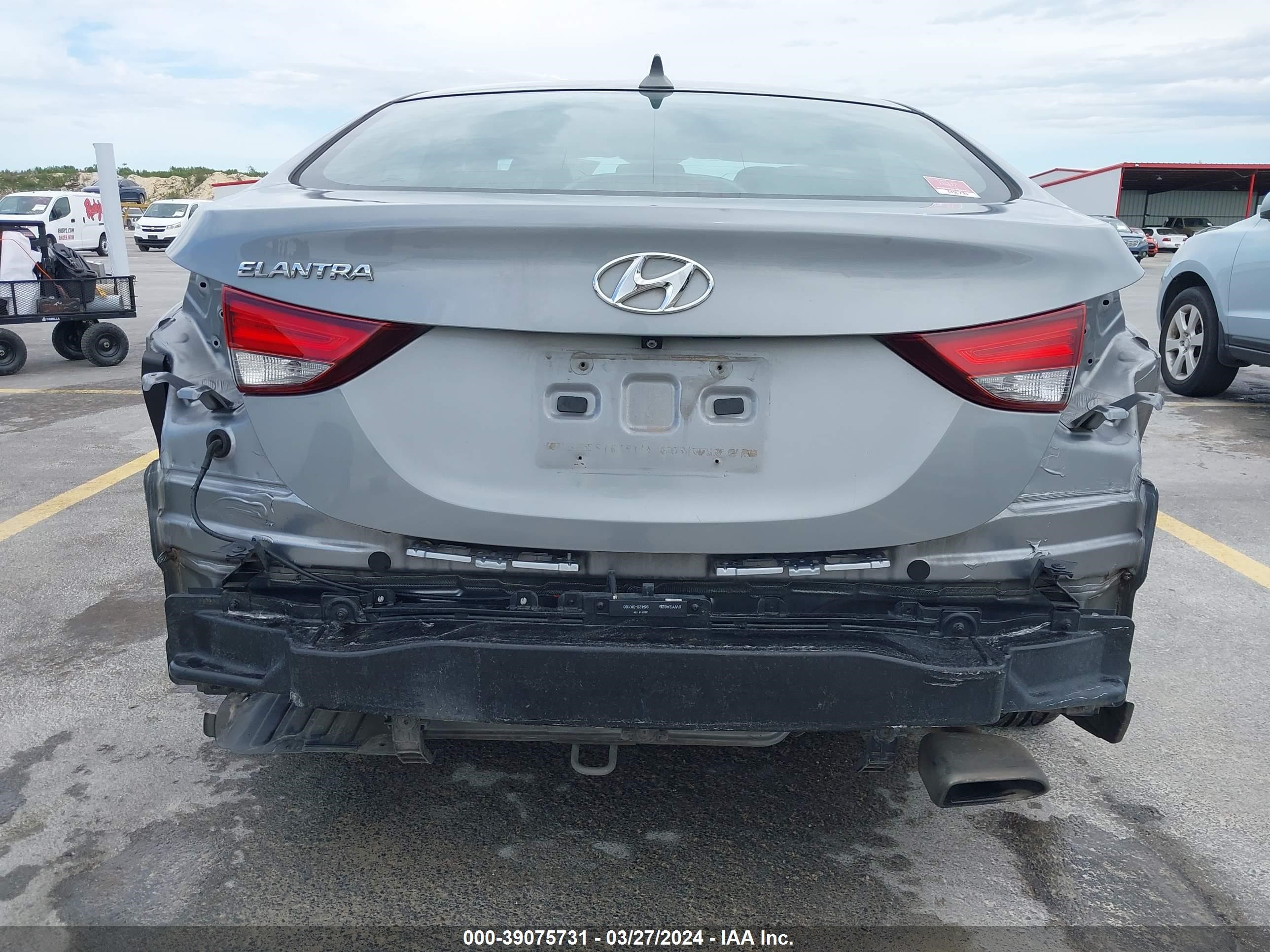 Photo 5 VIN: KMHDH4AH7EU169126 - HYUNDAI ELANTRA 