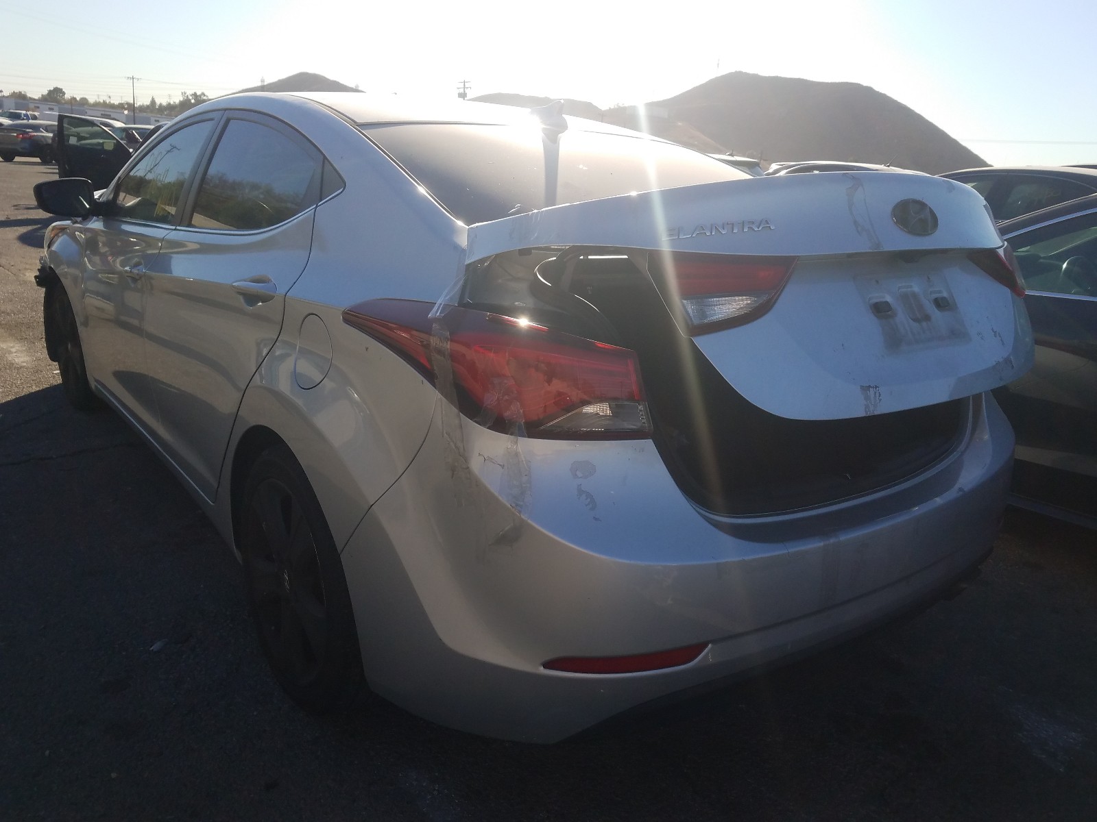 Photo 2 VIN: KMHDH4AH7GU587009 - HYUNDAI ELANTRA SE 