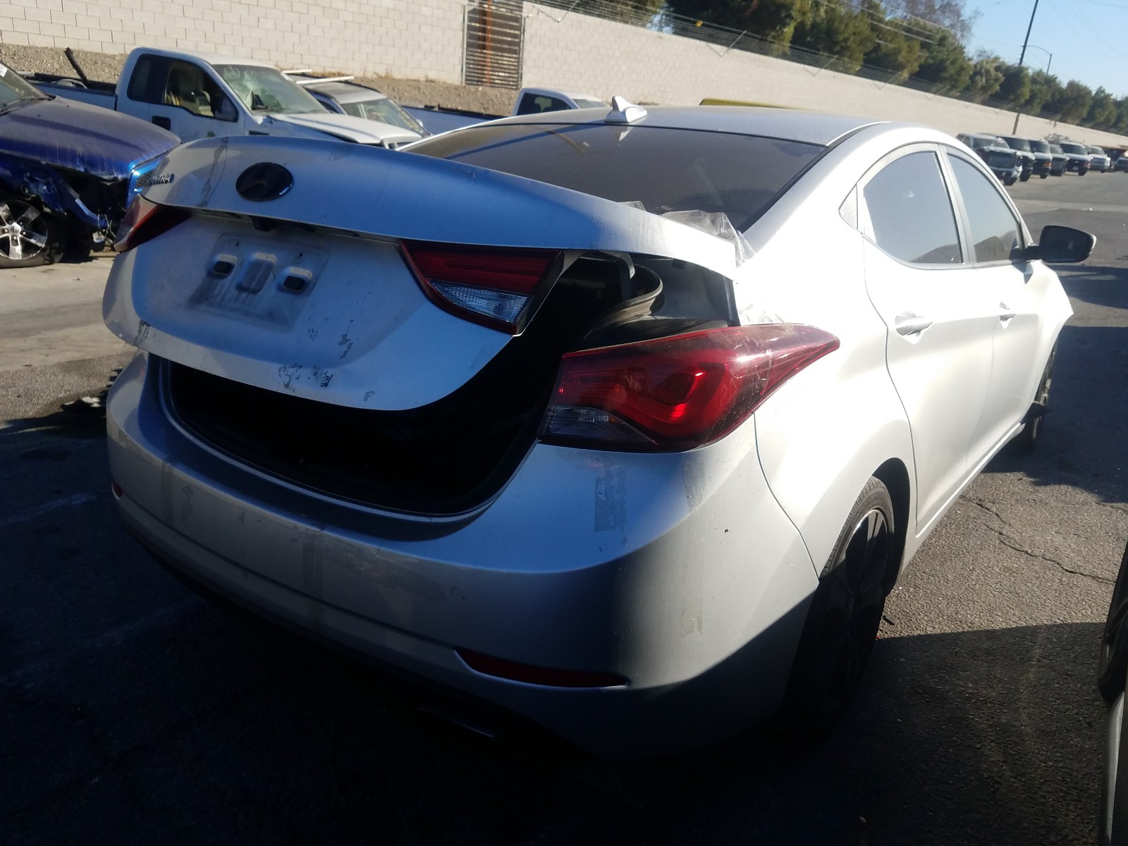 Photo 3 VIN: KMHDH4AH7GU587009 - HYUNDAI ELANTRA SE 