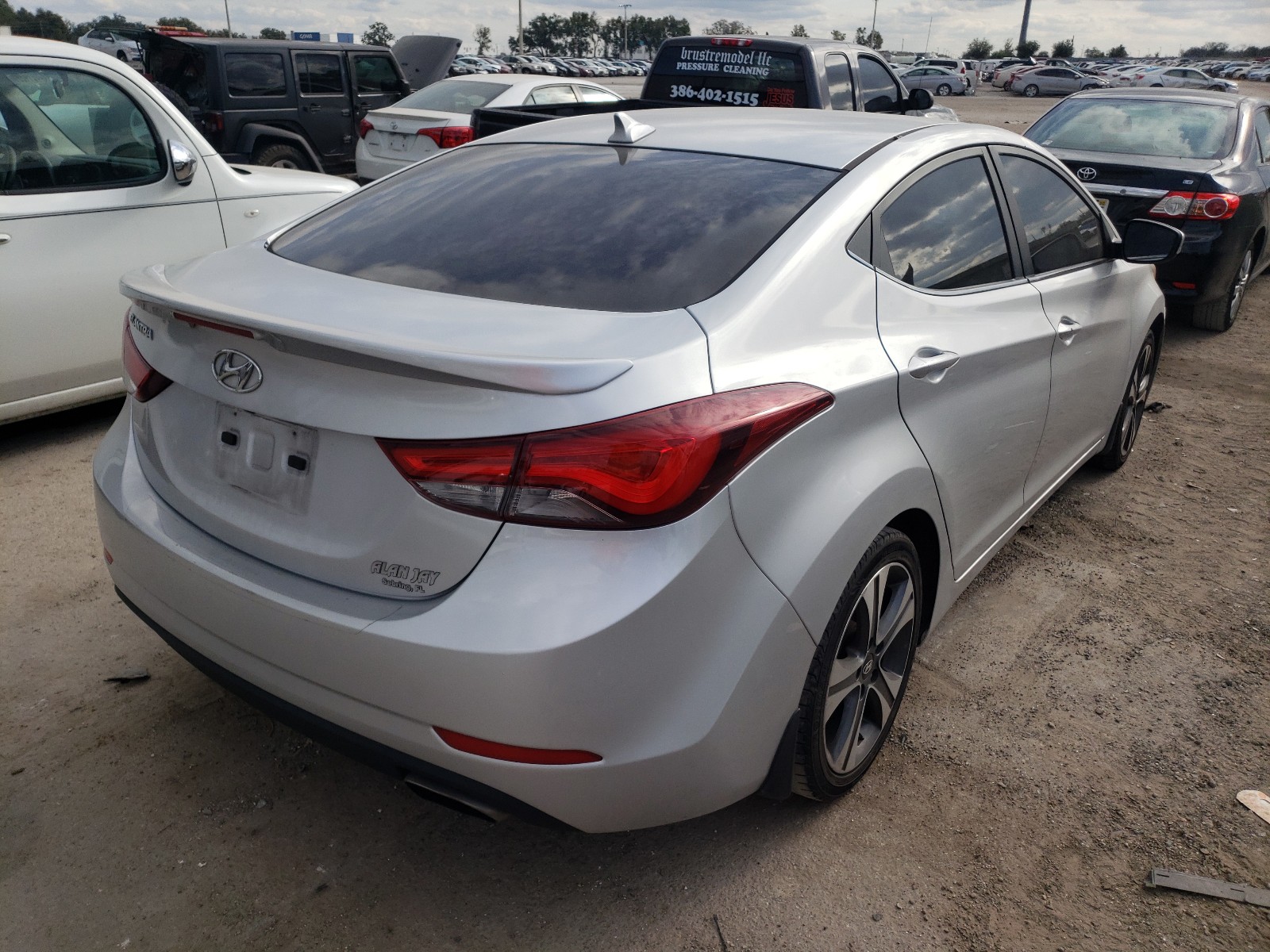 Photo 3 VIN: KMHDH4AH8FU283136 - HYUNDAI ELANTRA SE 