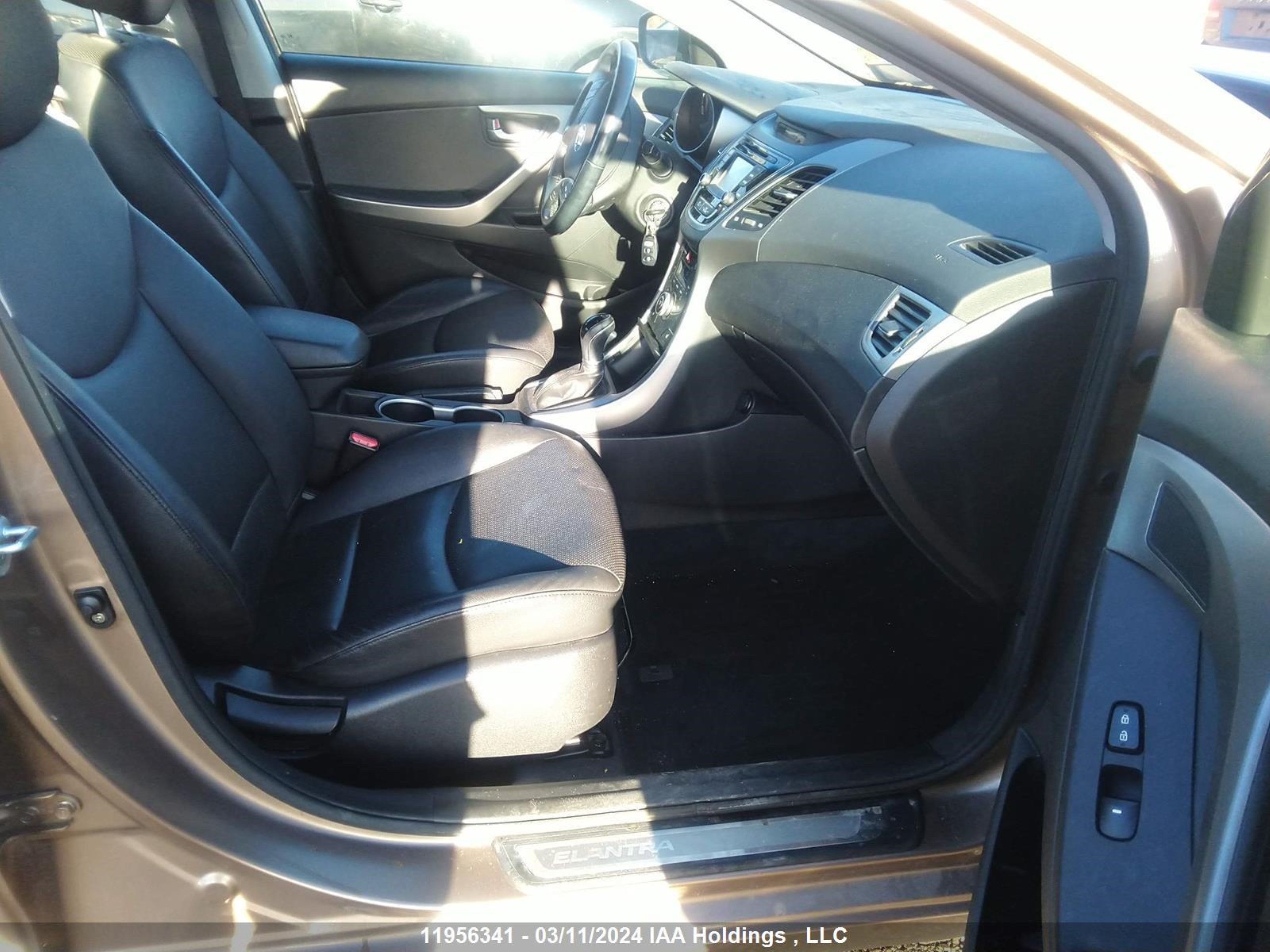 Photo 4 VIN: KMHDH4AH9EU187000 - HYUNDAI ELANTRA 