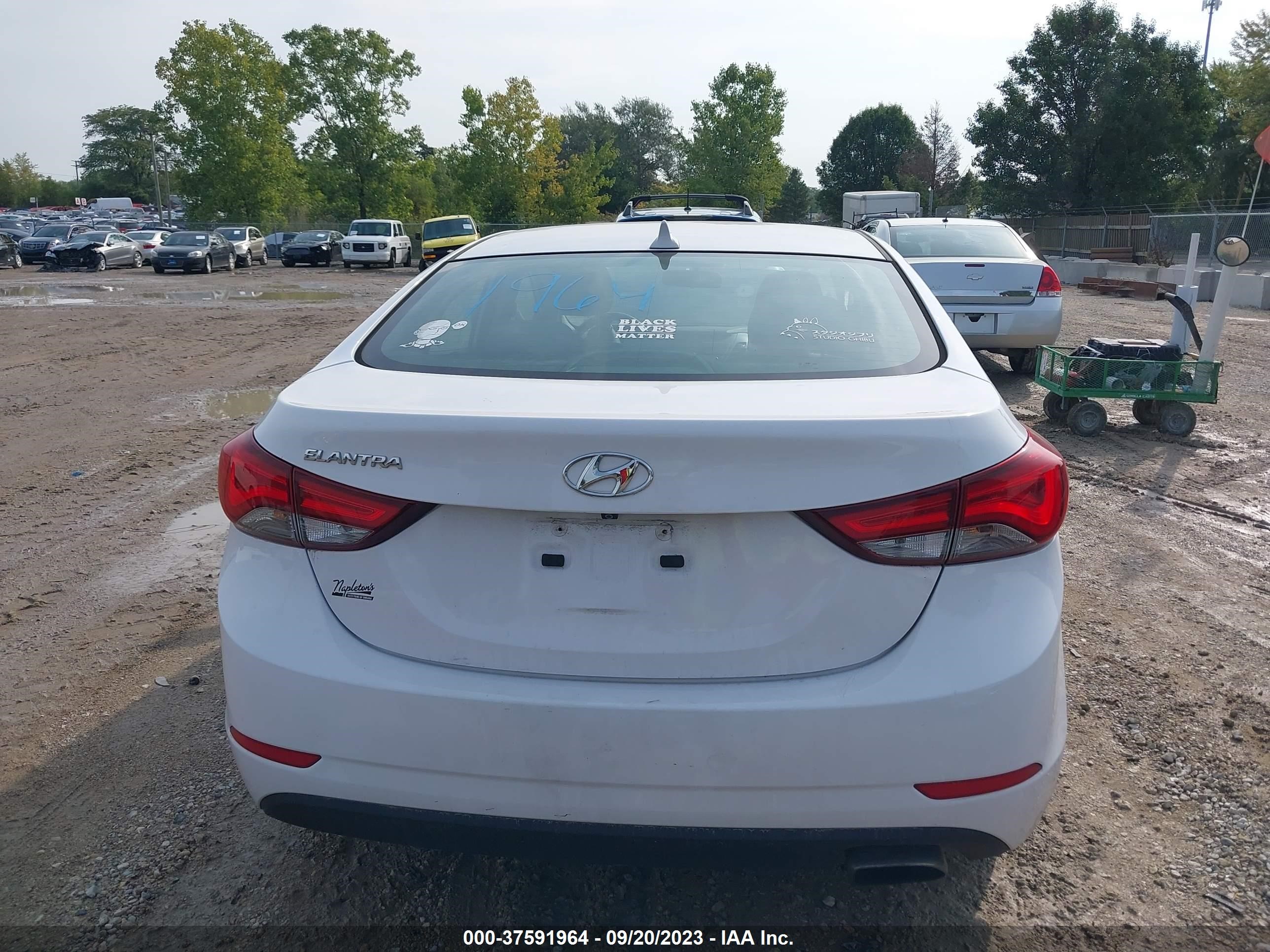 Photo 15 VIN: KMHDH4AH9FU380247 - HYUNDAI ELANTRA 