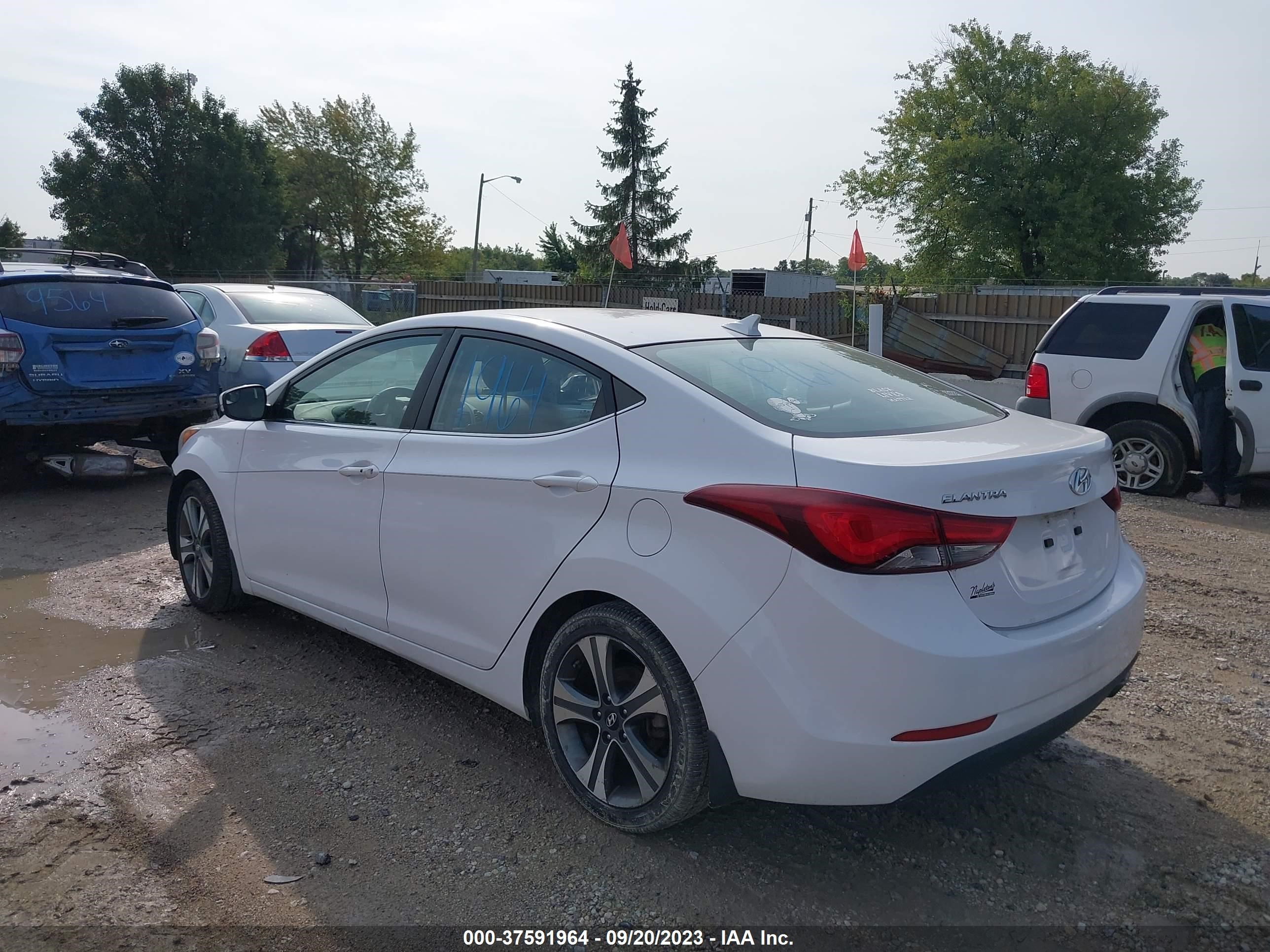 Photo 2 VIN: KMHDH4AH9FU380247 - HYUNDAI ELANTRA 