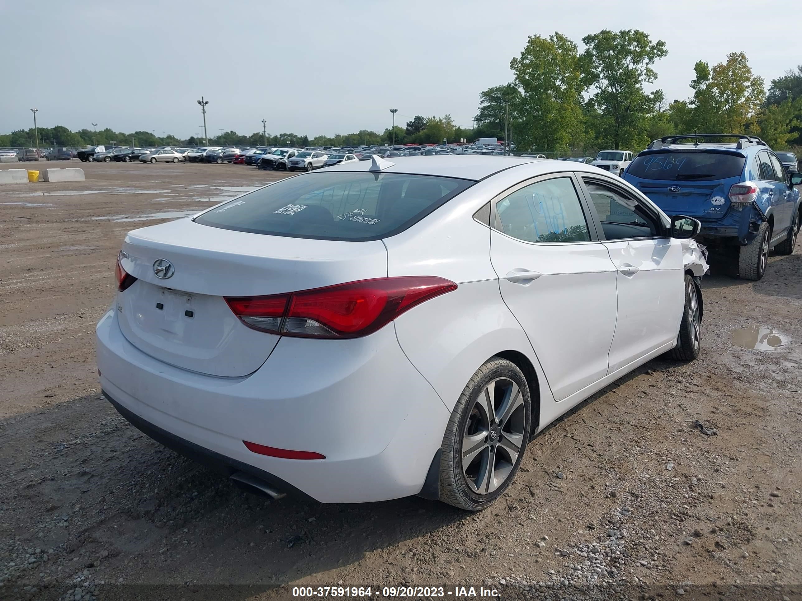 Photo 3 VIN: KMHDH4AH9FU380247 - HYUNDAI ELANTRA 