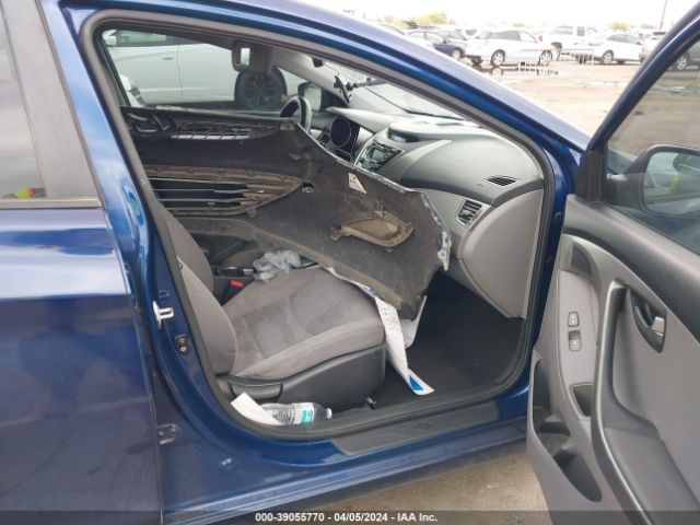 Photo 4 VIN: KMHDH4AZ3DU732581 - HYUNDAI ELANTRA 