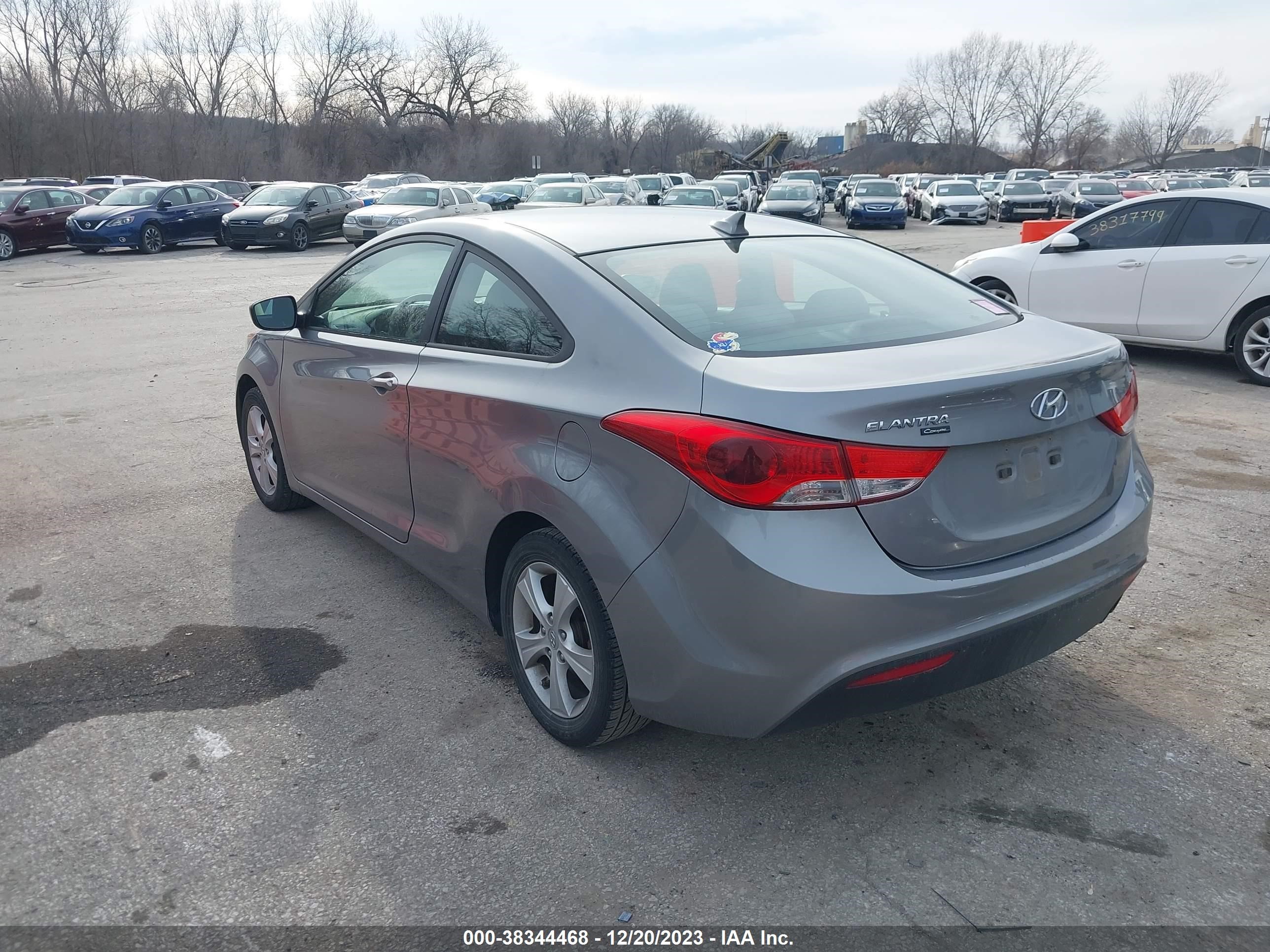 Photo 2 VIN: KMHDH6AE2DU003998 - HYUNDAI ELANTRA 