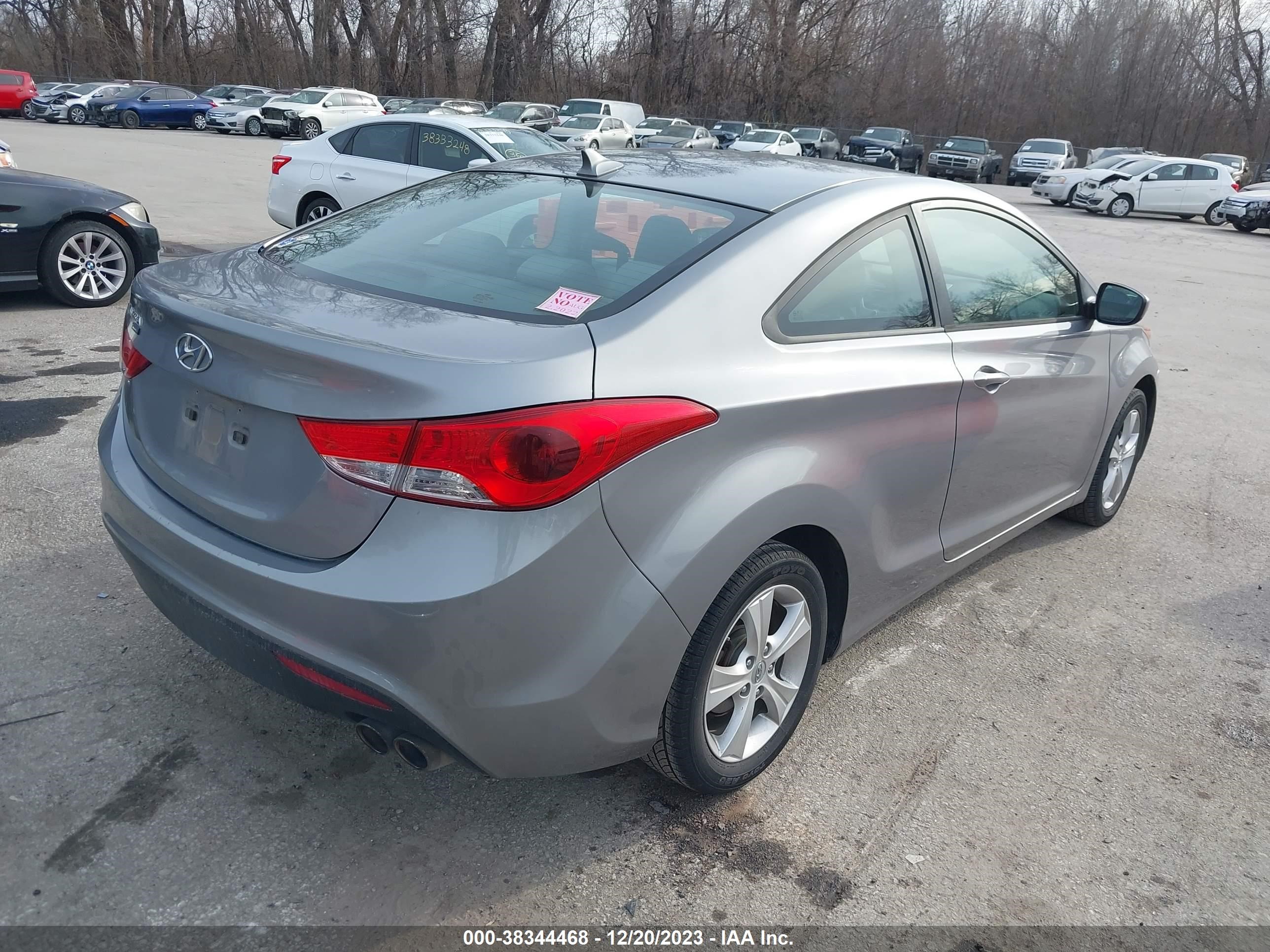 Photo 3 VIN: KMHDH6AE2DU003998 - HYUNDAI ELANTRA 