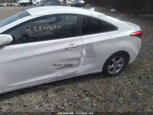 Photo 5 VIN: KMHDH6AE7DU000384 - HYUNDAI ELANTRA COUPE 