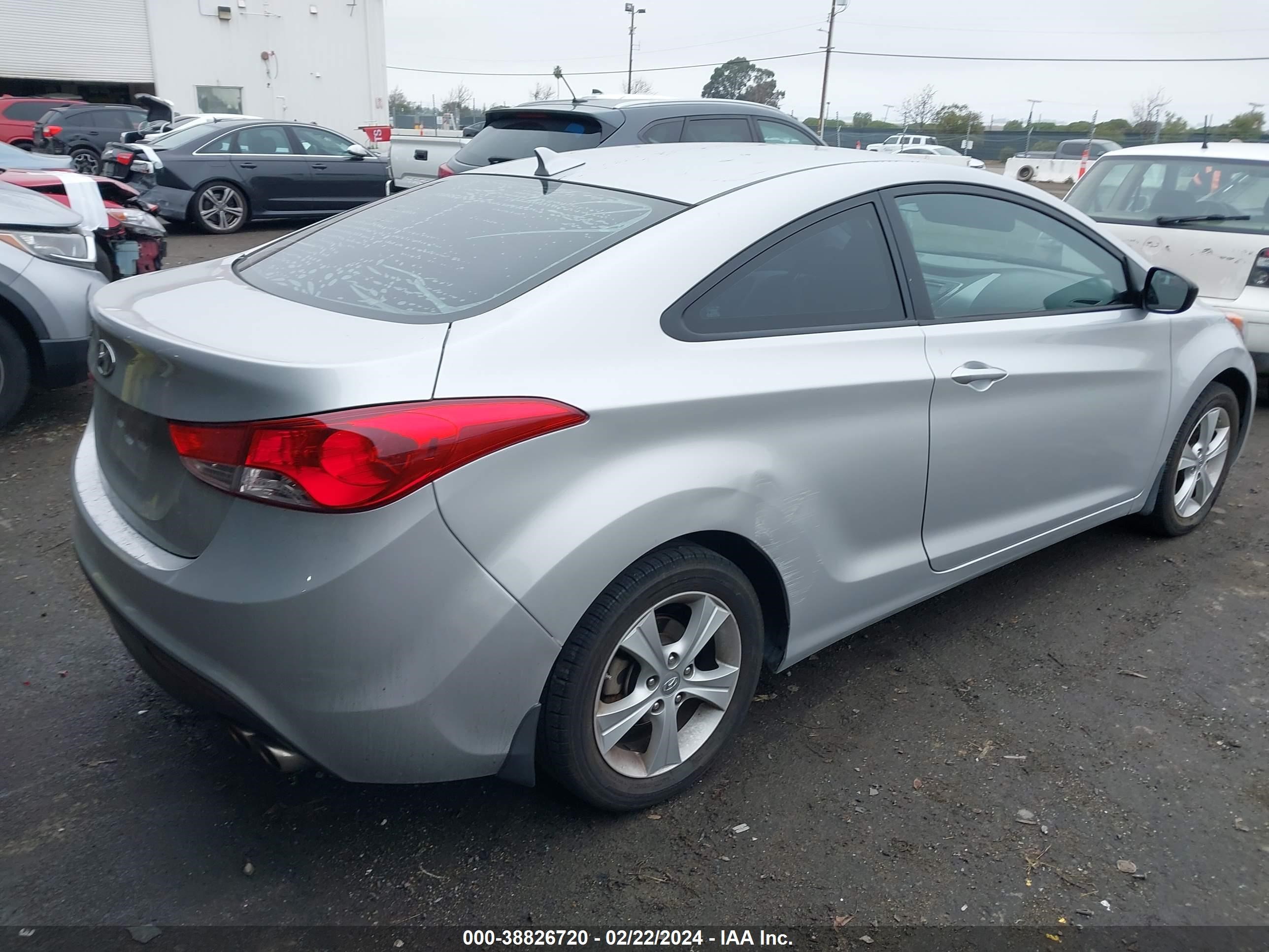 Photo 3 VIN: KMHDH6AE8DU016884 - HYUNDAI ELANTRA 