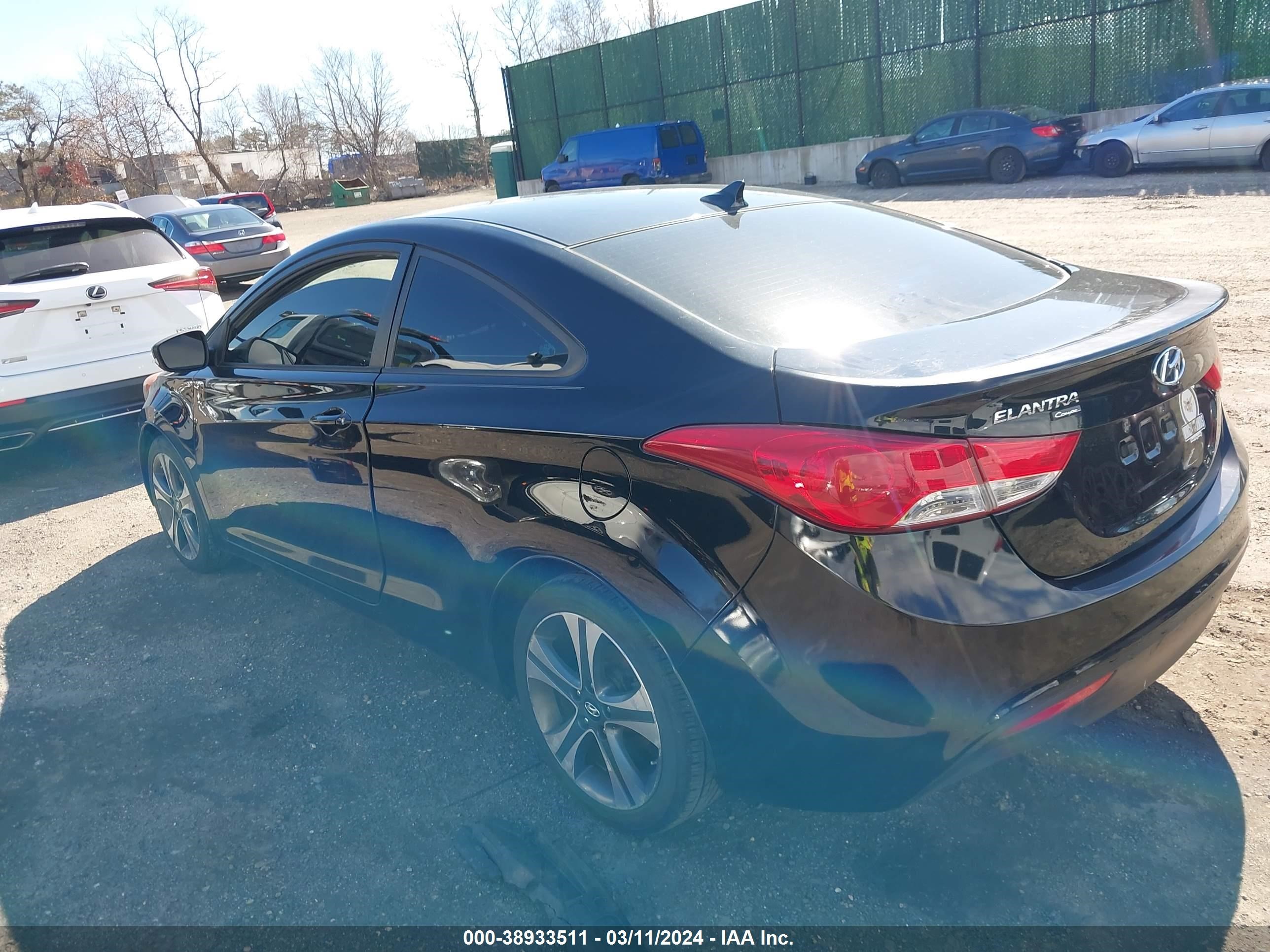 Photo 2 VIN: KMHDH6AEXDU016384 - HYUNDAI ELANTRA 