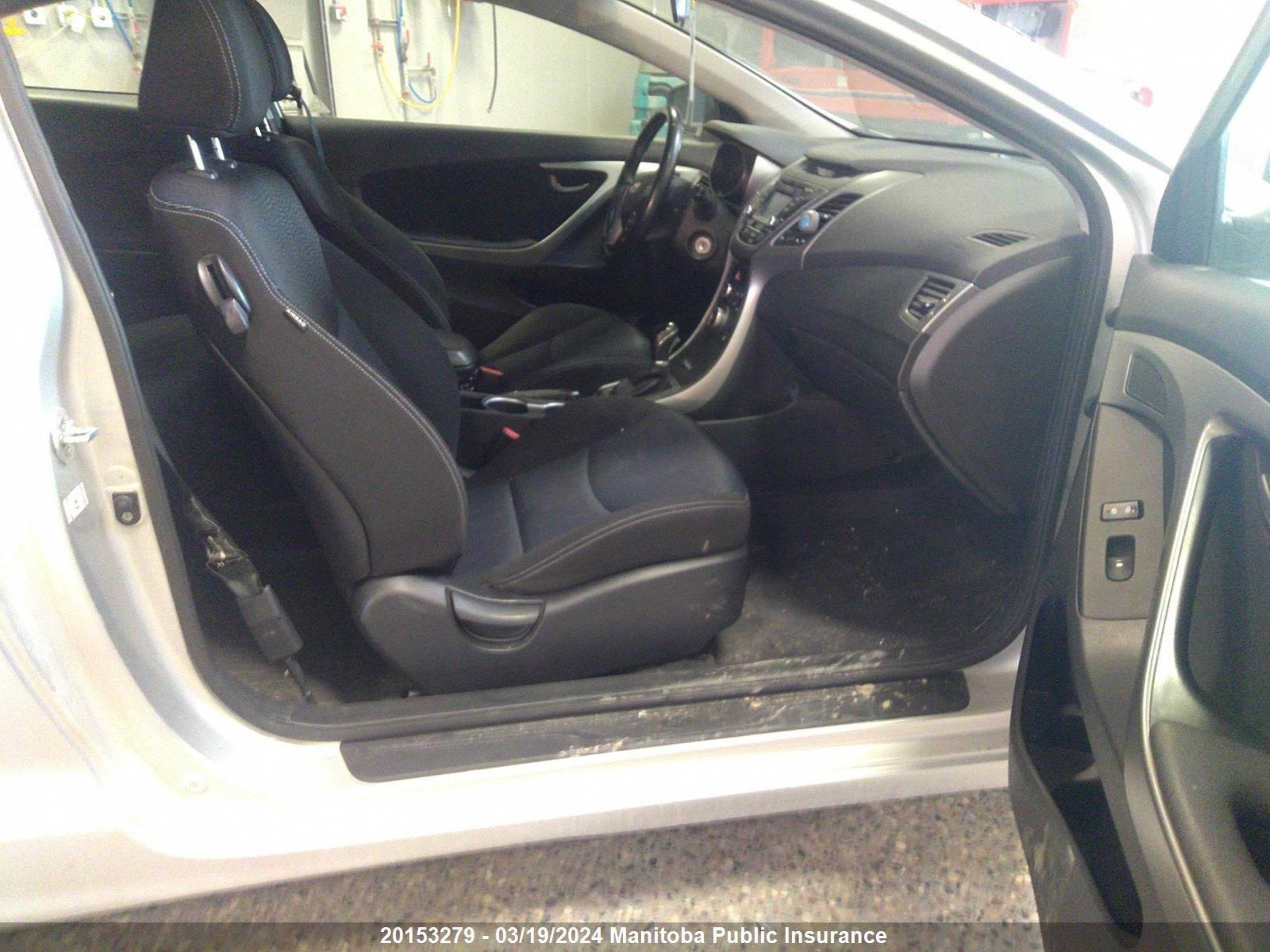 Photo 4 VIN: KMHDH6AH8EU027668 - HYUNDAI ELANTRA 