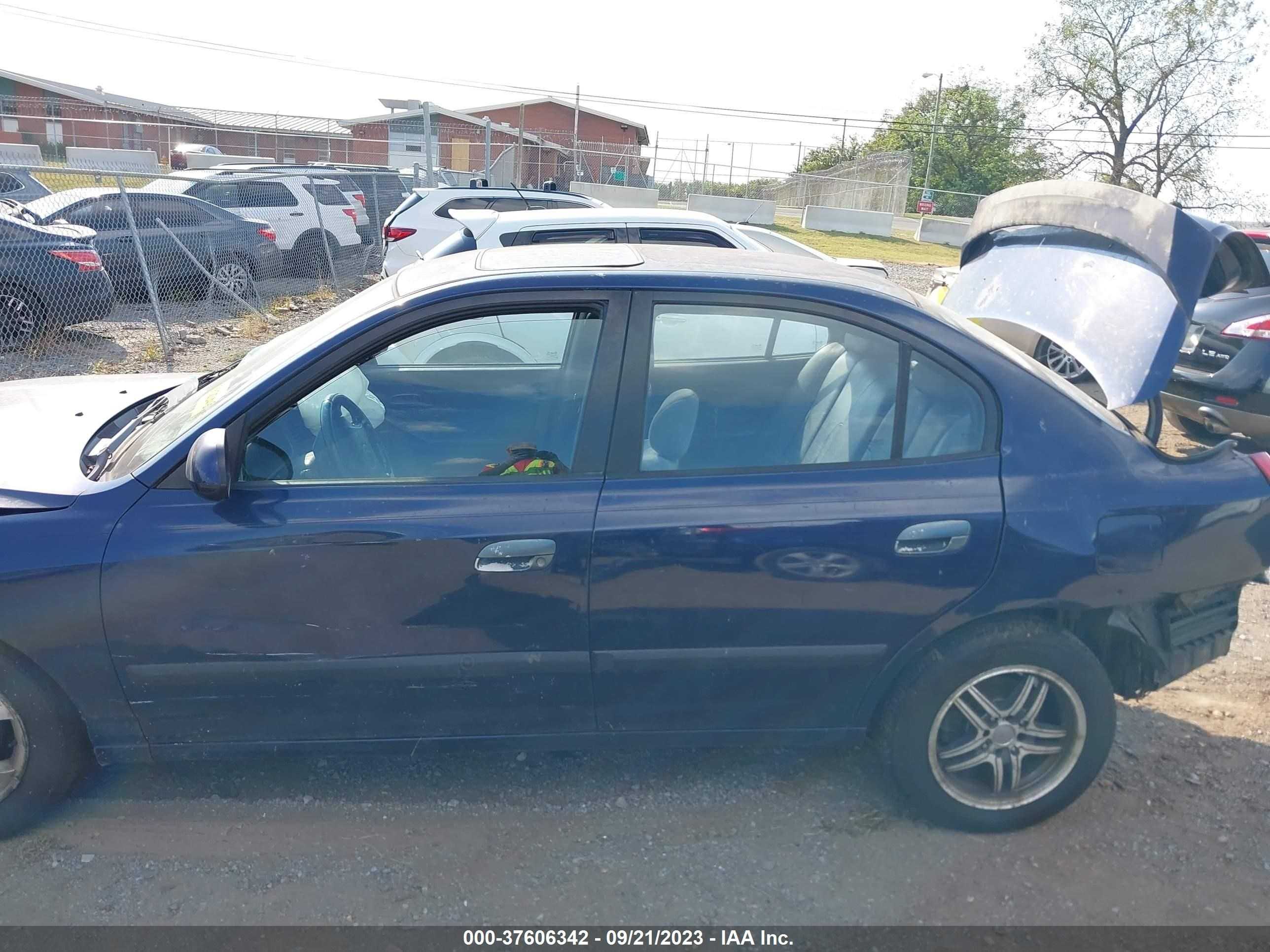 Photo 12 VIN: KMHDN45D53U644477 - HYUNDAI ELANTRA 