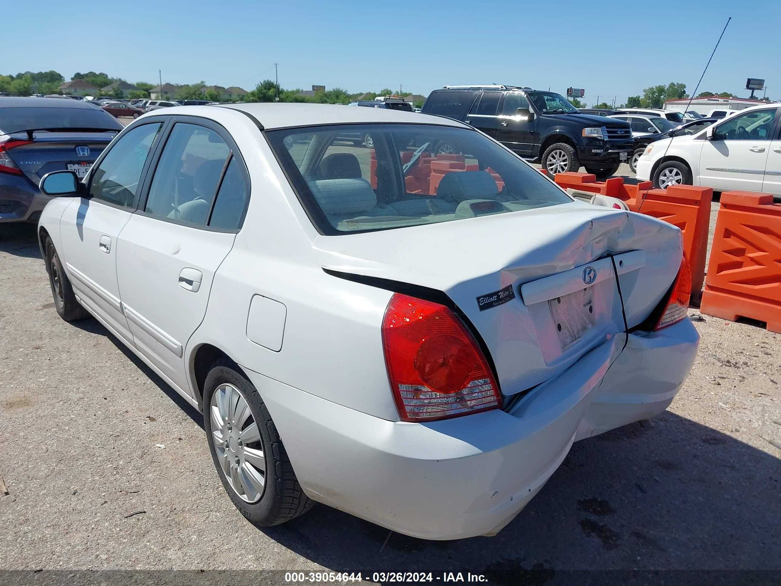 Photo 2 VIN: KMHDN46D15U008690 - HYUNDAI ELANTRA 