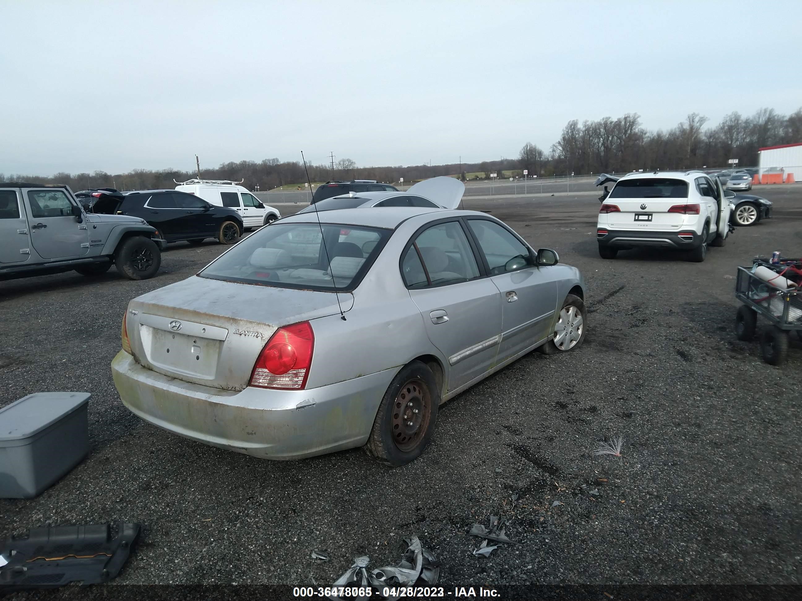 Photo 3 VIN: KMHDN46D74U881472 - HYUNDAI ELANTRA 