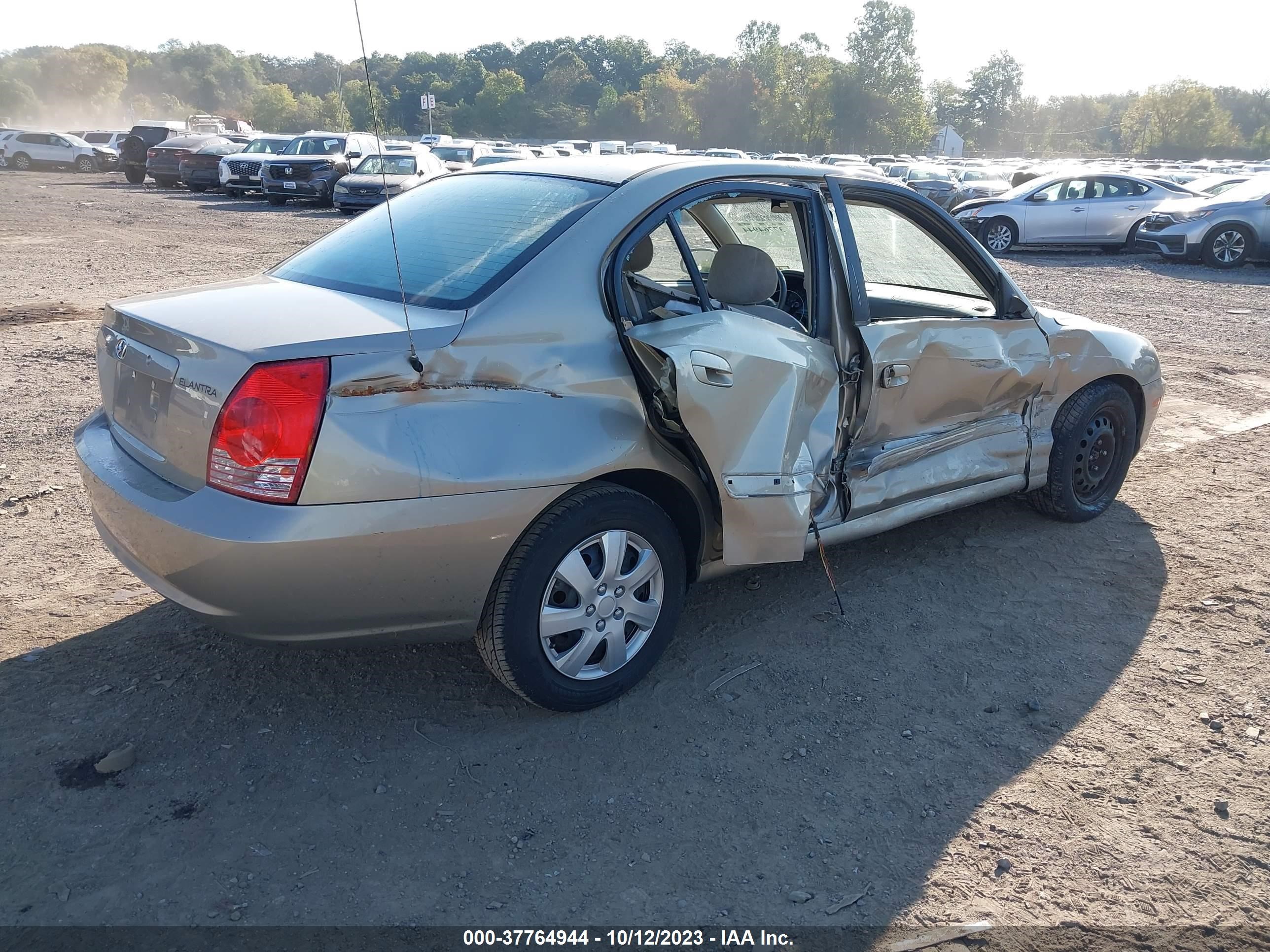 Photo 3 VIN: KMHDN46D95U009621 - HYUNDAI ELANTRA 