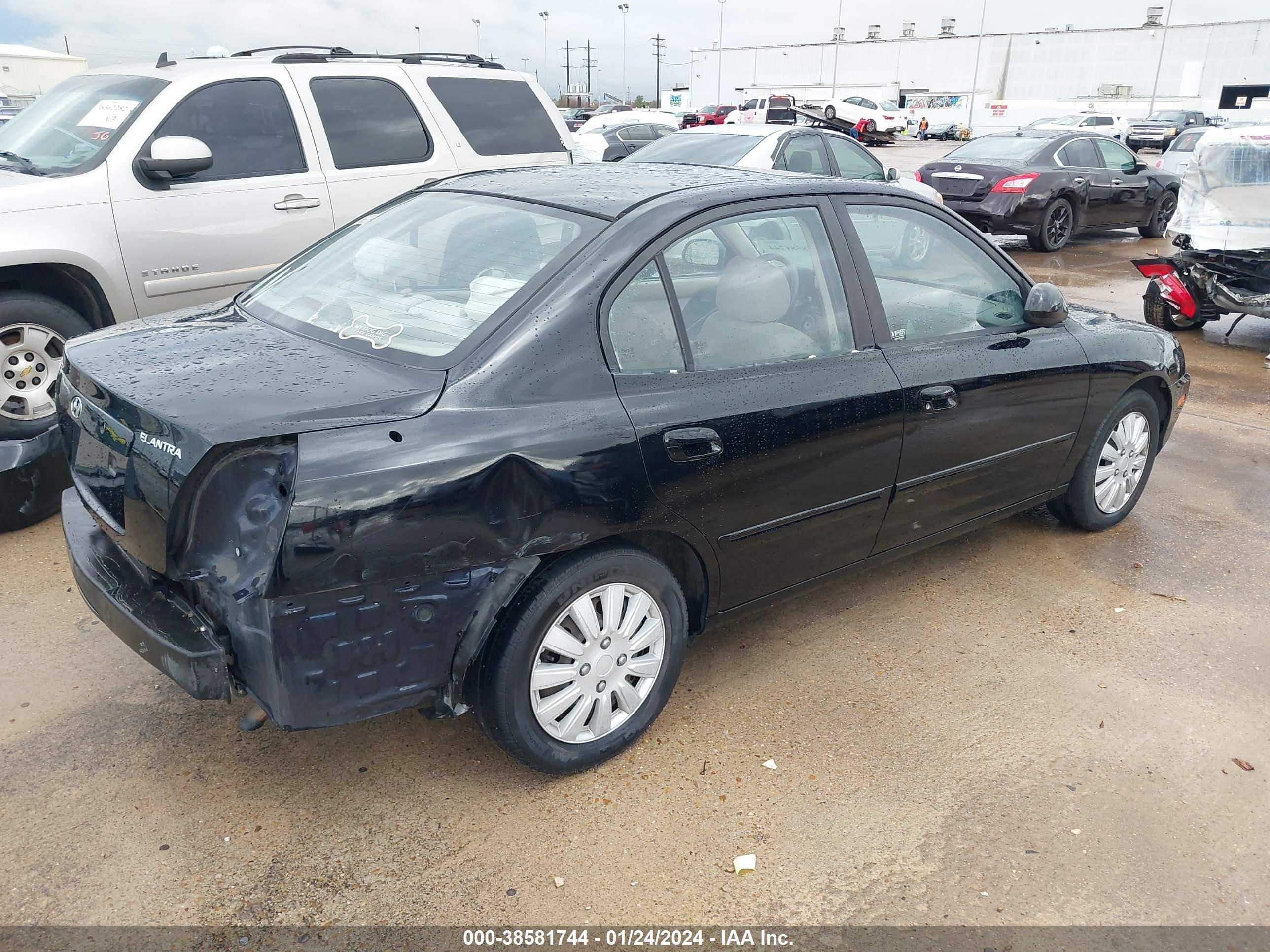 Photo 3 VIN: KMHDN46DX6U271889 - HYUNDAI ELANTRA 