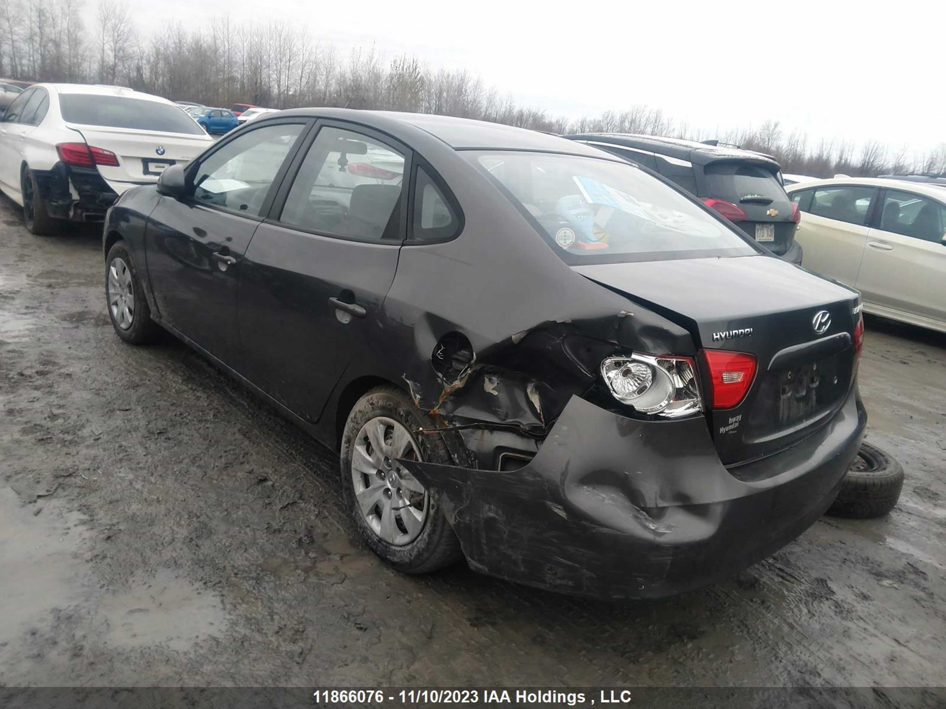 Photo 2 VIN: KMHDU45DX9U742061 - HYUNDAI ELANTRA 