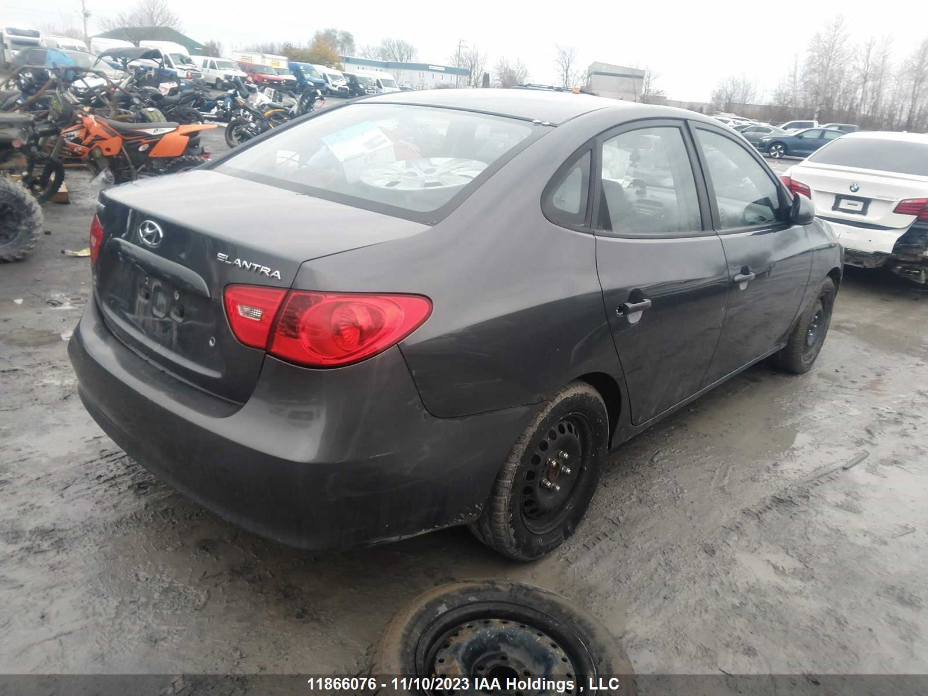 Photo 3 VIN: KMHDU45DX9U742061 - HYUNDAI ELANTRA 