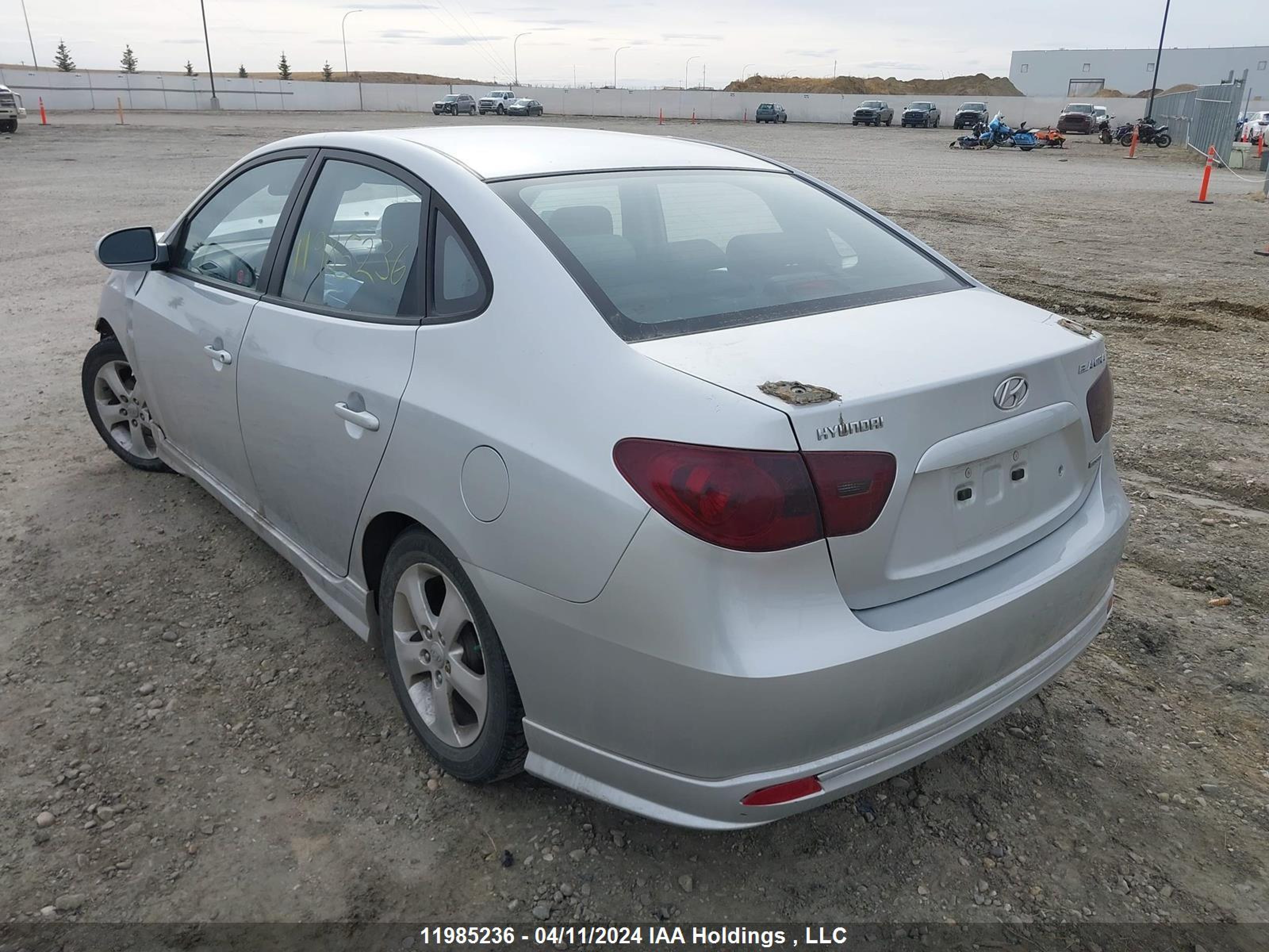 Photo 2 VIN: KMHDU45DX9U777361 - HYUNDAI ELANTRA 