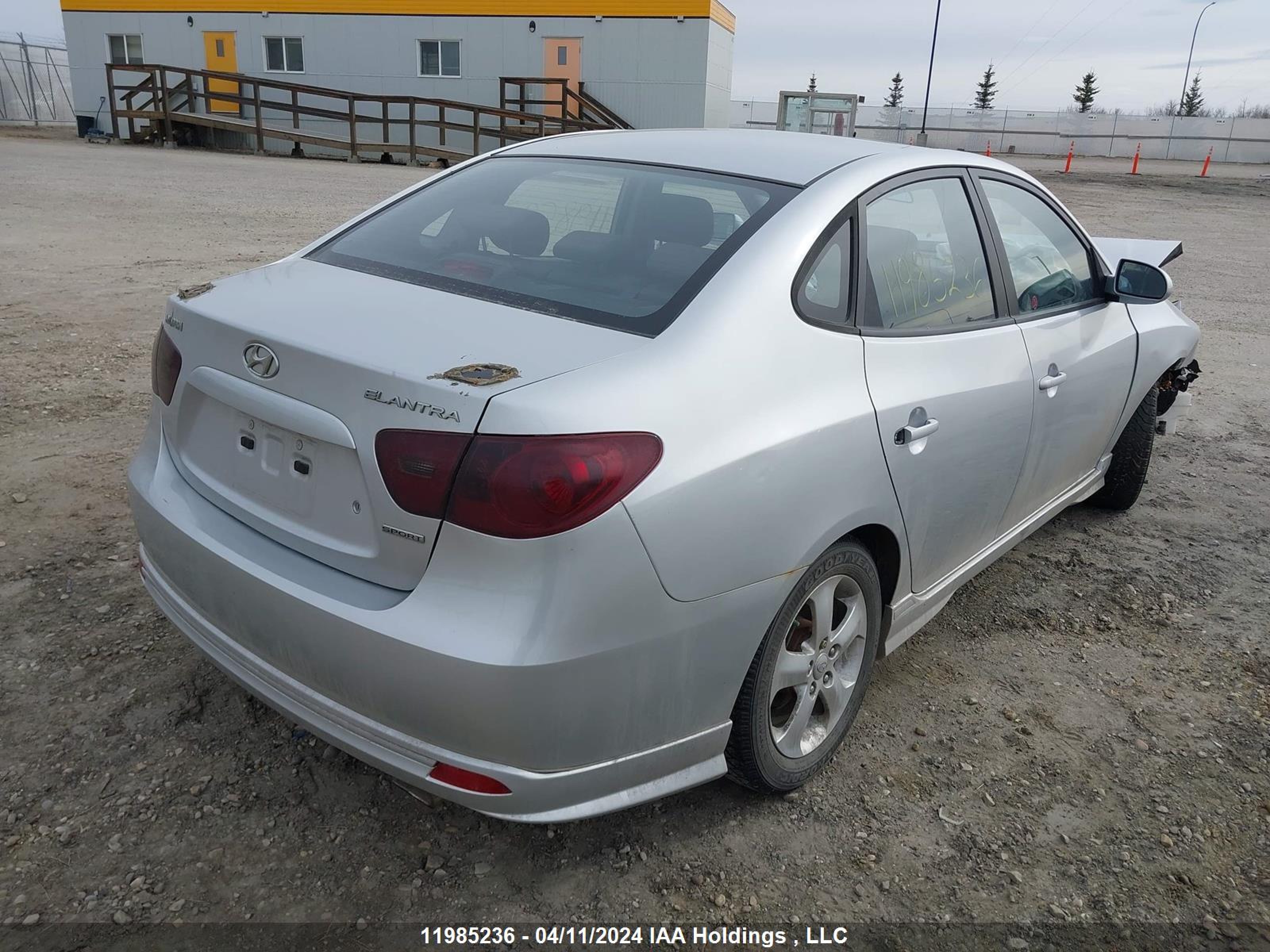 Photo 3 VIN: KMHDU45DX9U777361 - HYUNDAI ELANTRA 