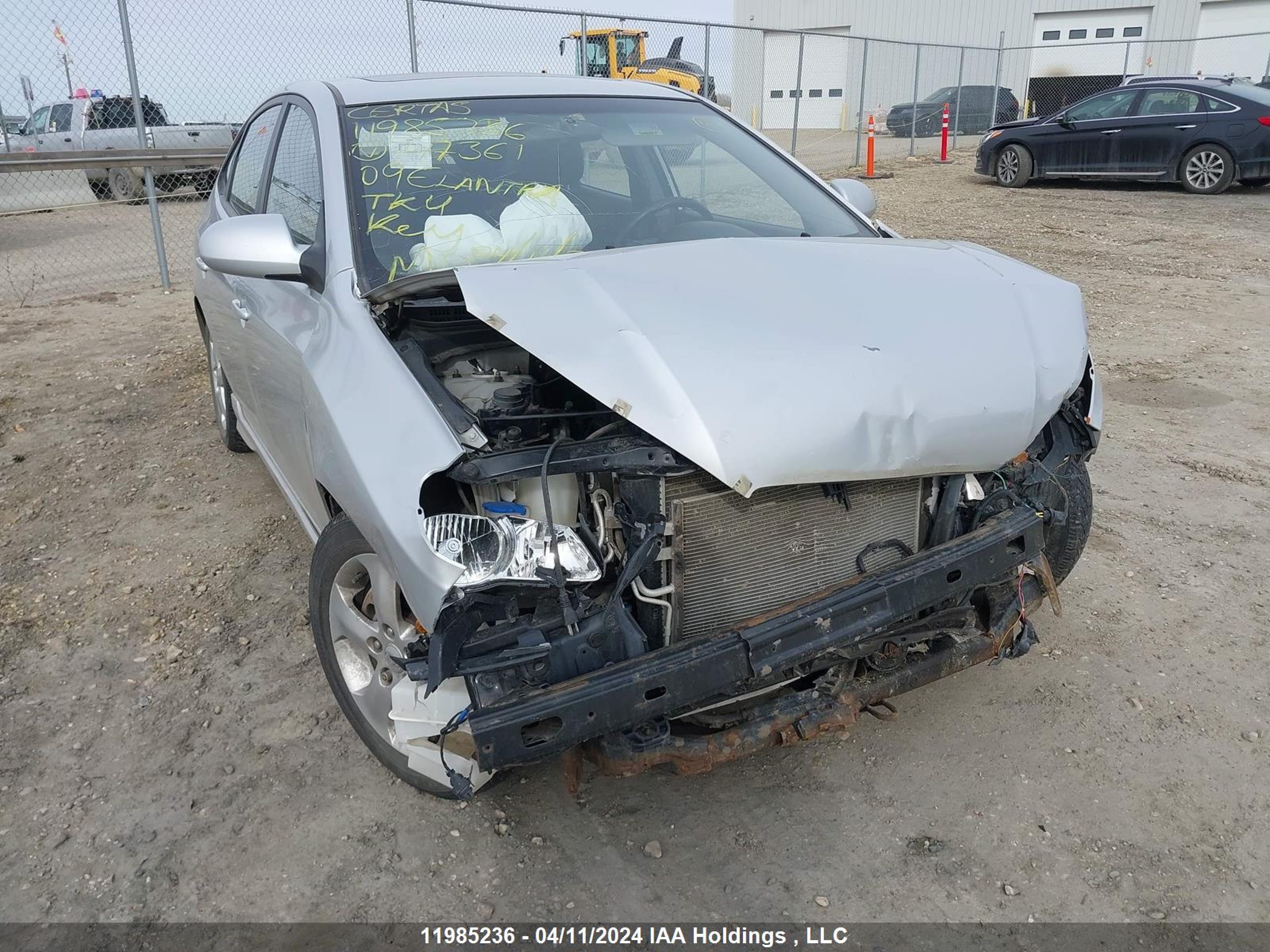 Photo 5 VIN: KMHDU45DX9U777361 - HYUNDAI ELANTRA 