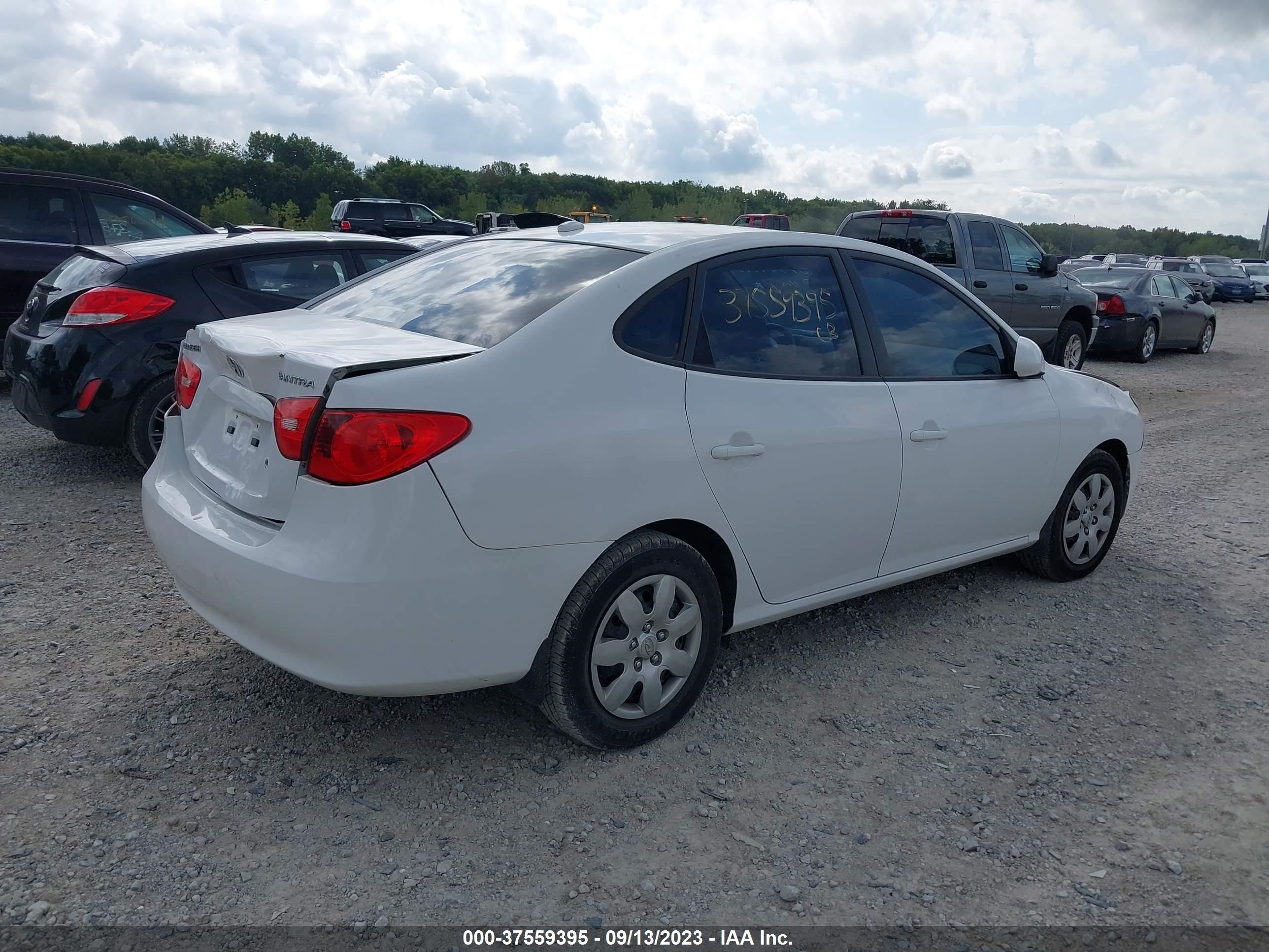 Photo 3 VIN: KMHDU46D18U391750 - HYUNDAI ELANTRA 