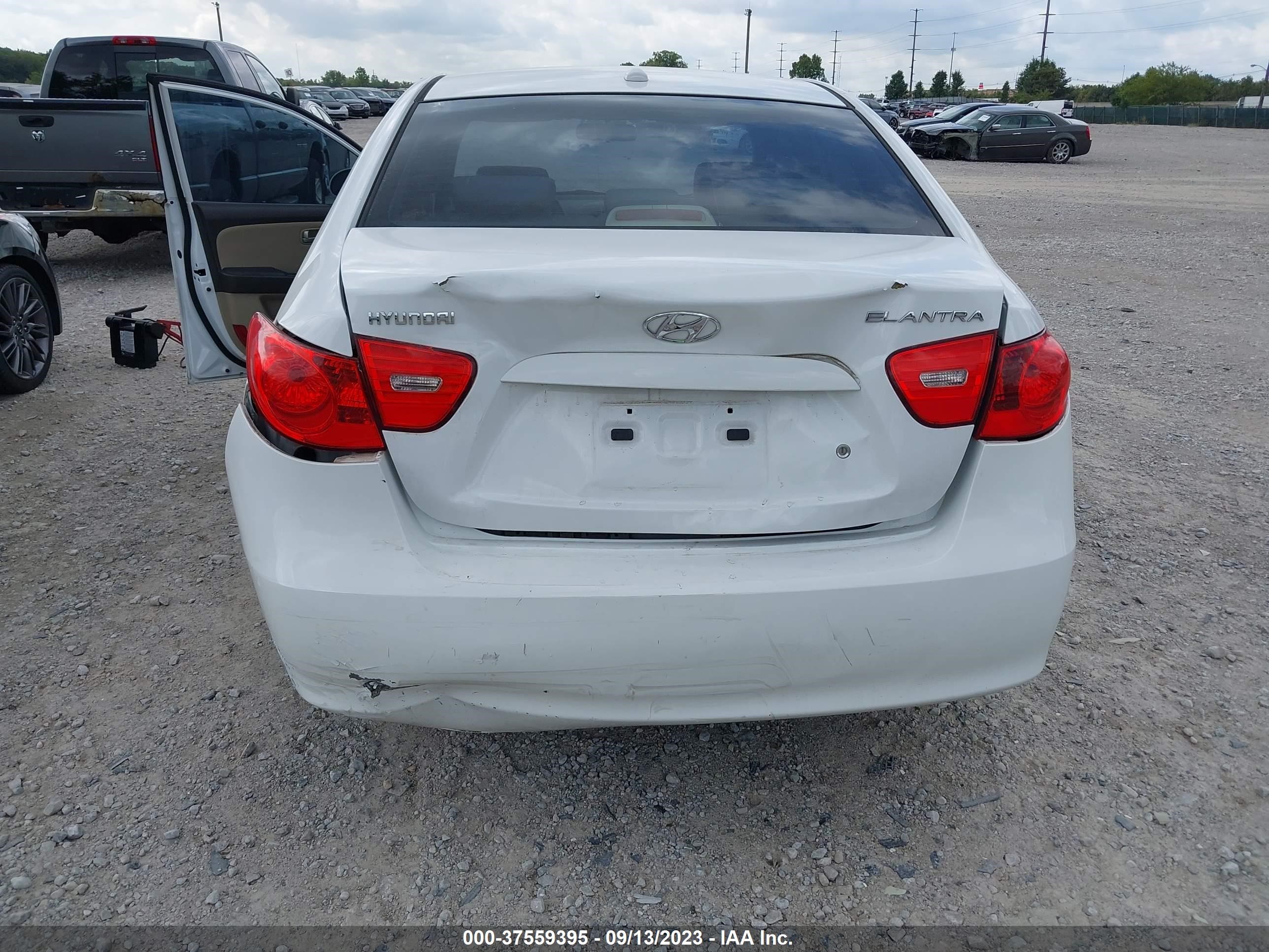 Photo 5 VIN: KMHDU46D18U391750 - HYUNDAI ELANTRA 