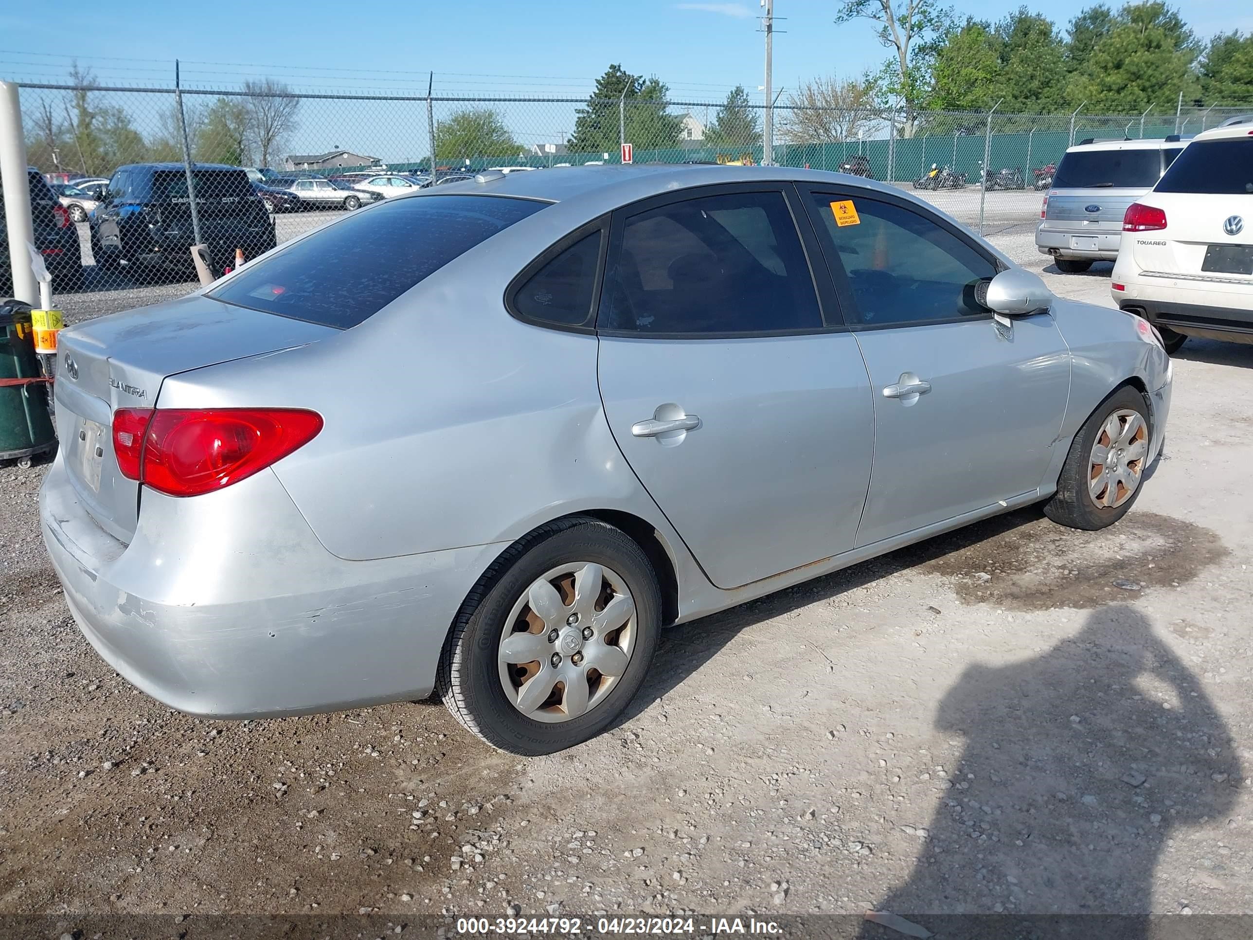 Photo 3 VIN: KMHDU46D27U106732 - HYUNDAI ELANTRA 