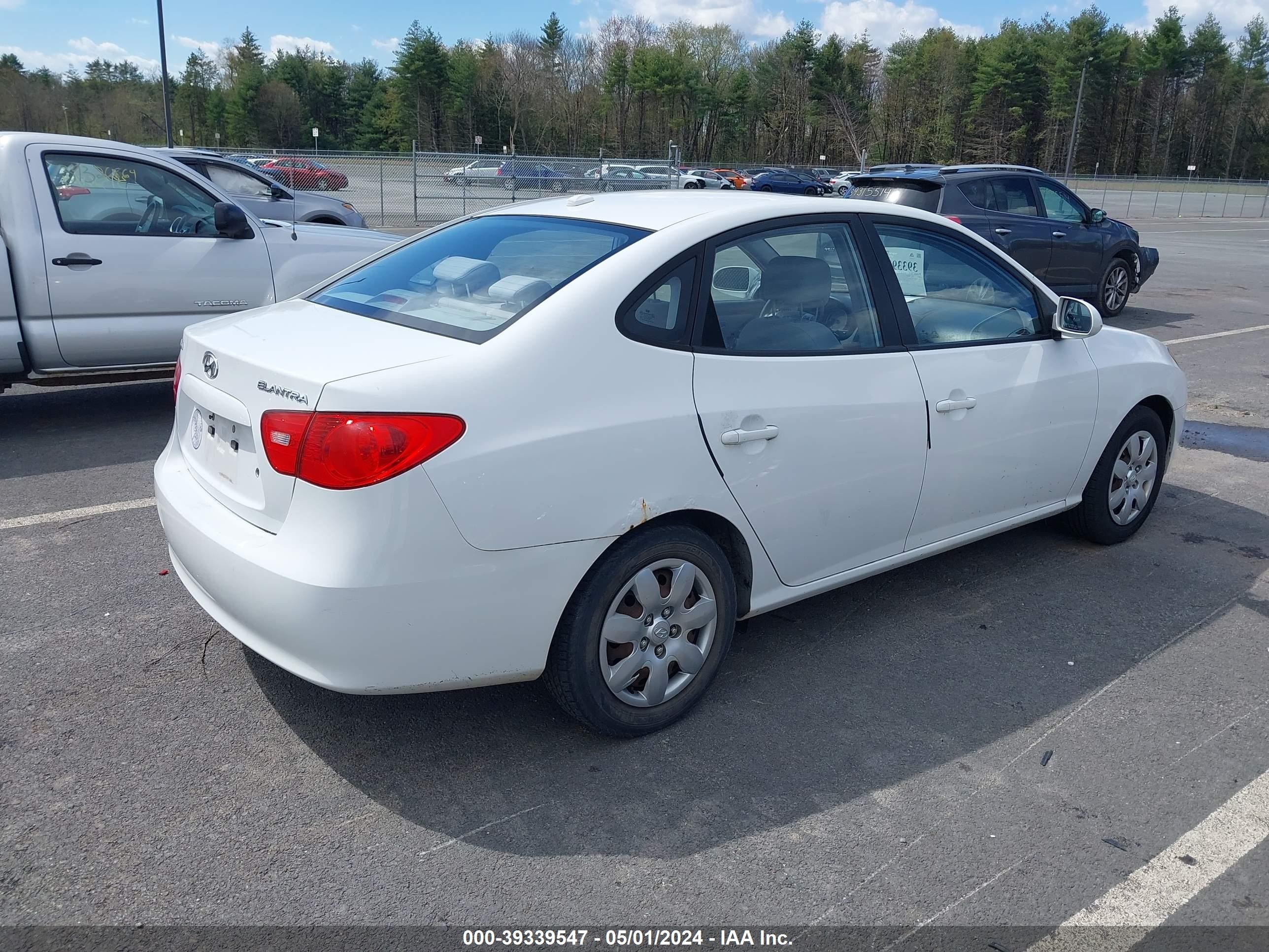 Photo 3 VIN: KMHDU46D27U123773 - HYUNDAI ELANTRA 