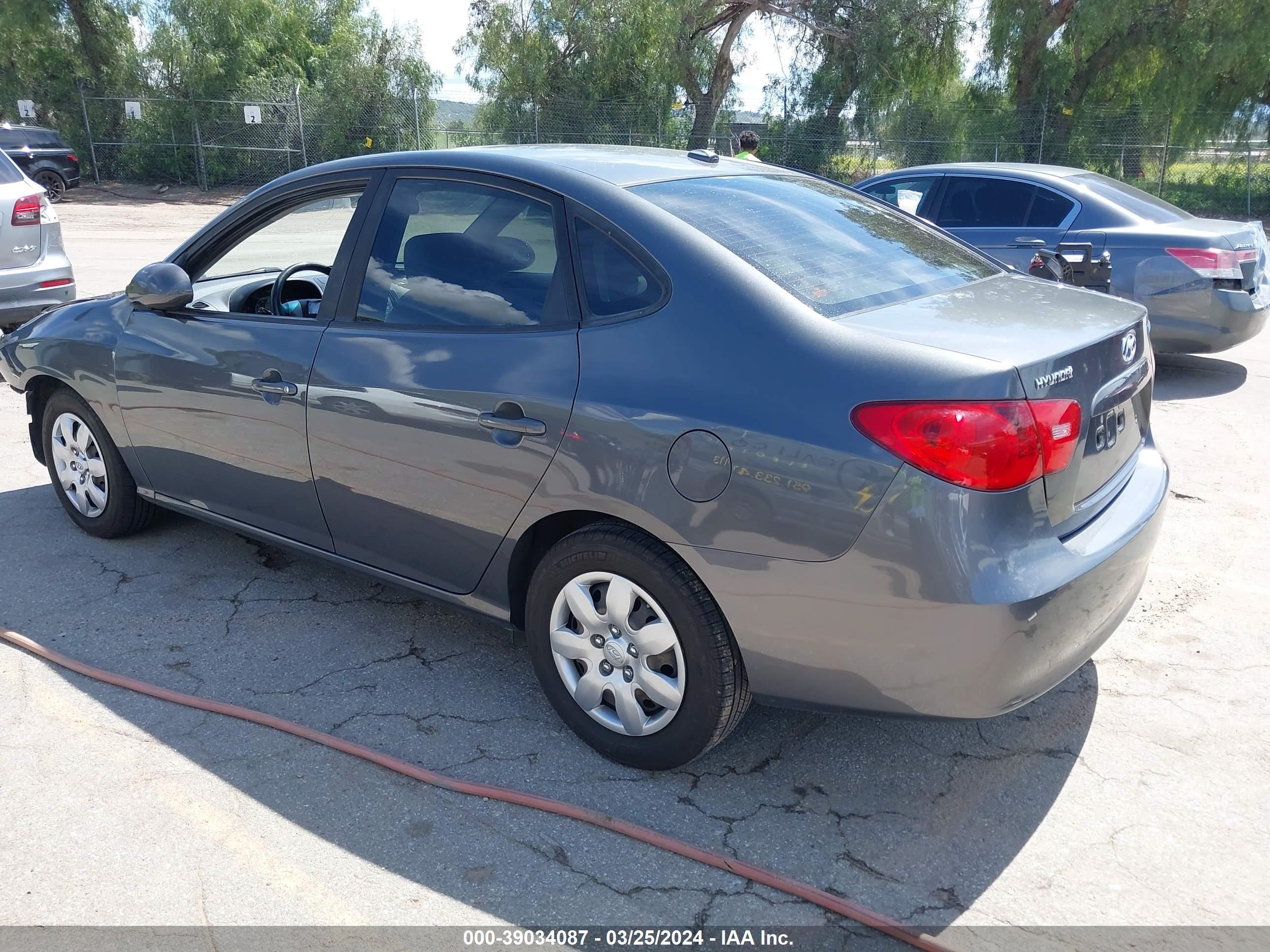 Photo 2 VIN: KMHDU46D28U281127 - HYUNDAI ELANTRA 