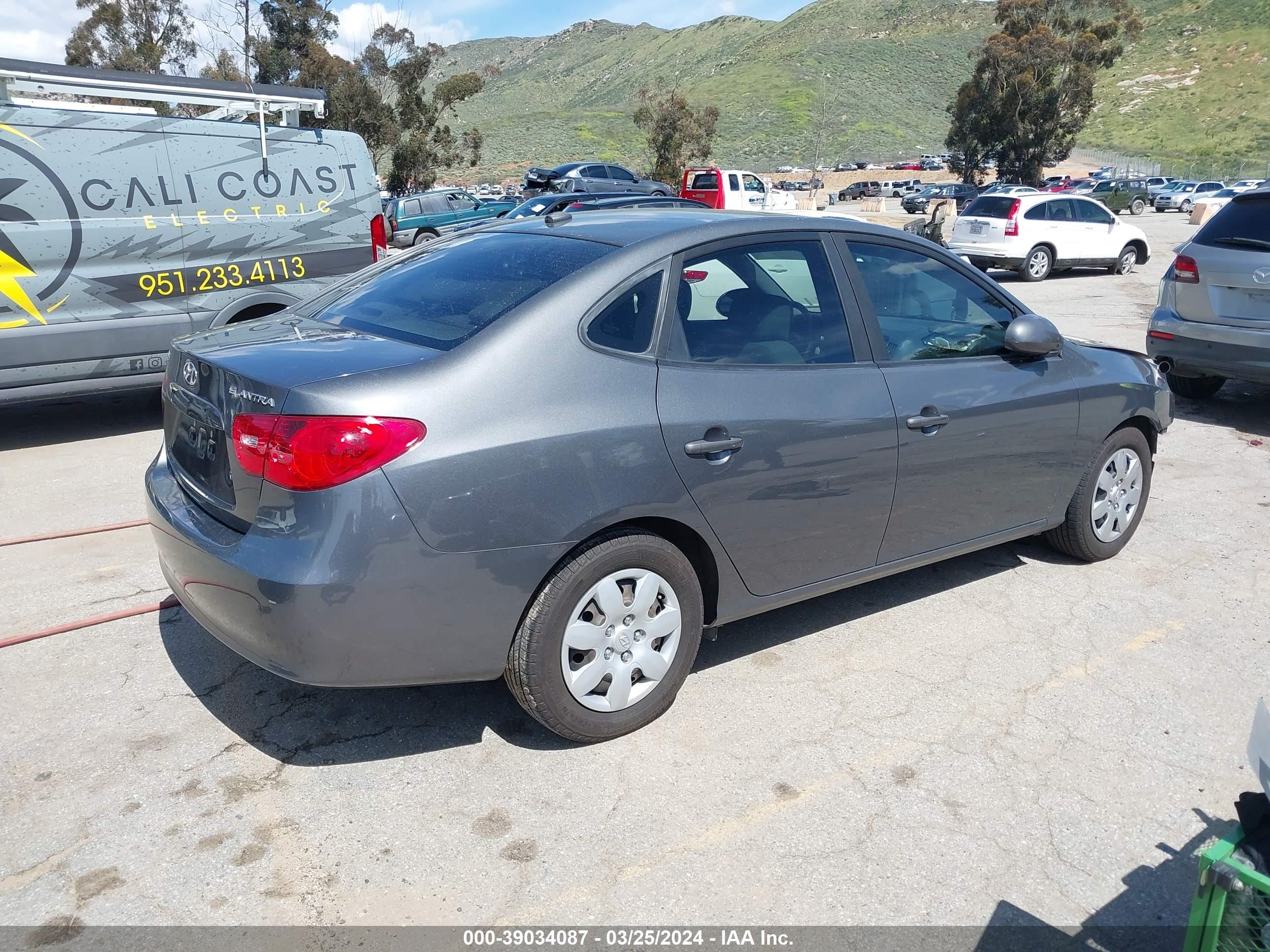 Photo 3 VIN: KMHDU46D28U281127 - HYUNDAI ELANTRA 