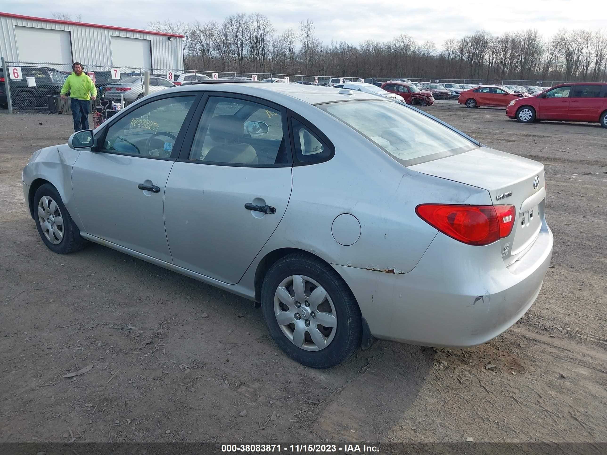 Photo 2 VIN: KMHDU46D28U529697 - HYUNDAI ELANTRA 