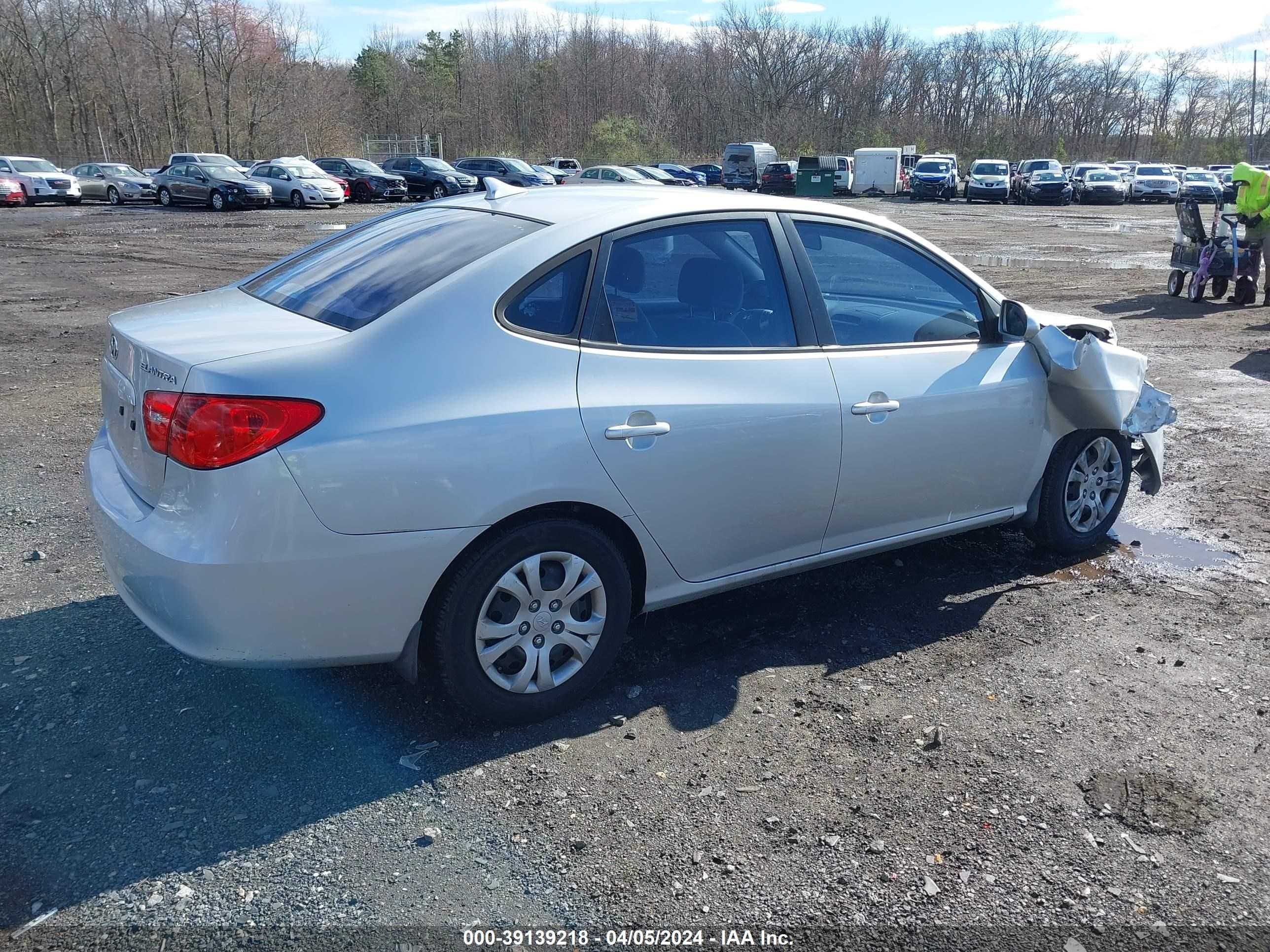 Photo 3 VIN: KMHDU46D29U702720 - HYUNDAI ELANTRA 